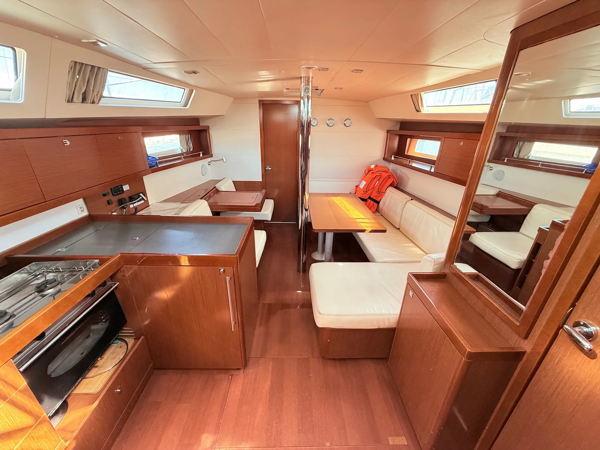 Oceanis 41 (Sluničko) Interior image - 10