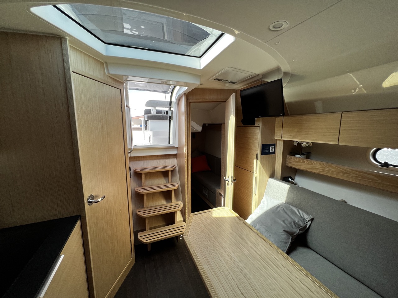 Bavaria S33 HT — photo 15