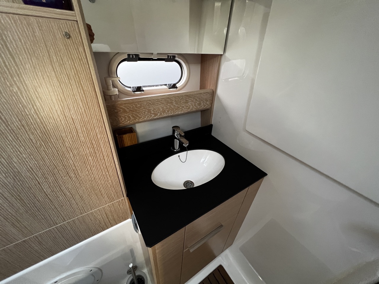 Bavaria S33 HT — photo 10