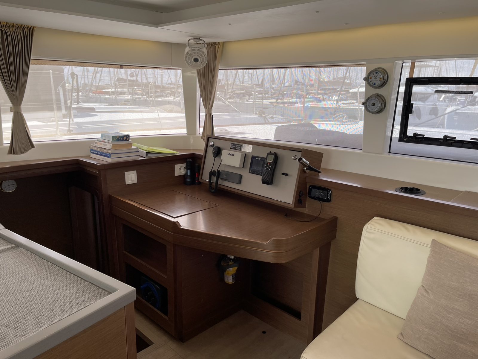 Lagoon 450 F — photo 2
