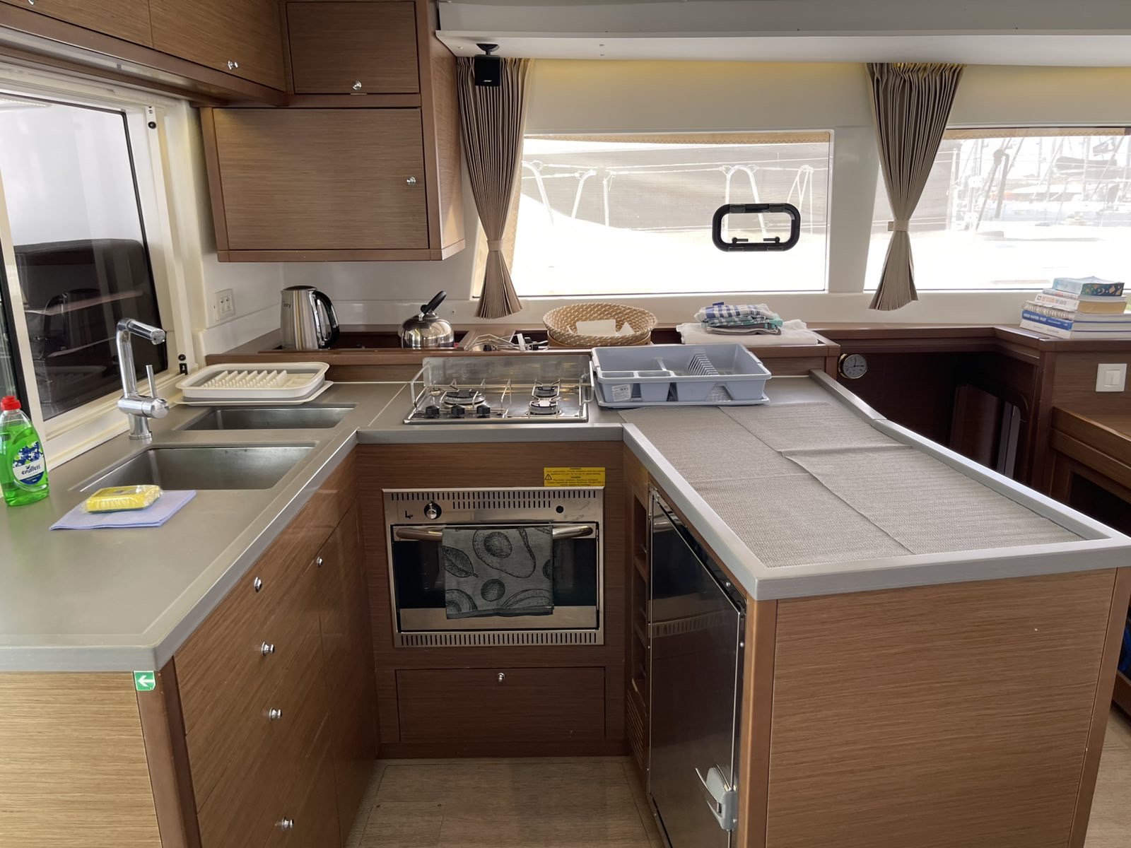 Lagoon 450 F — photo 11