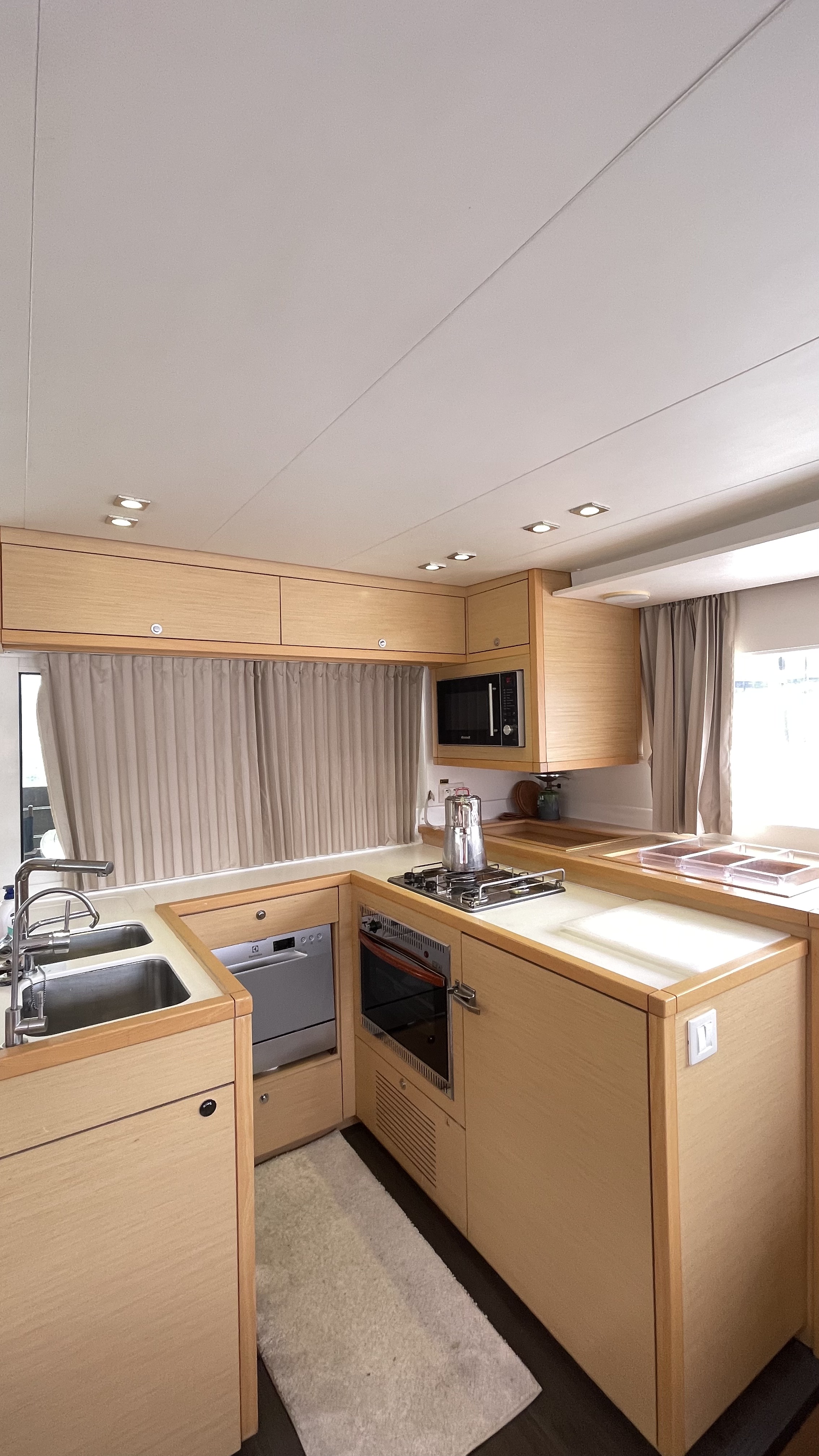 Lagoon 450 Fly — photo 16