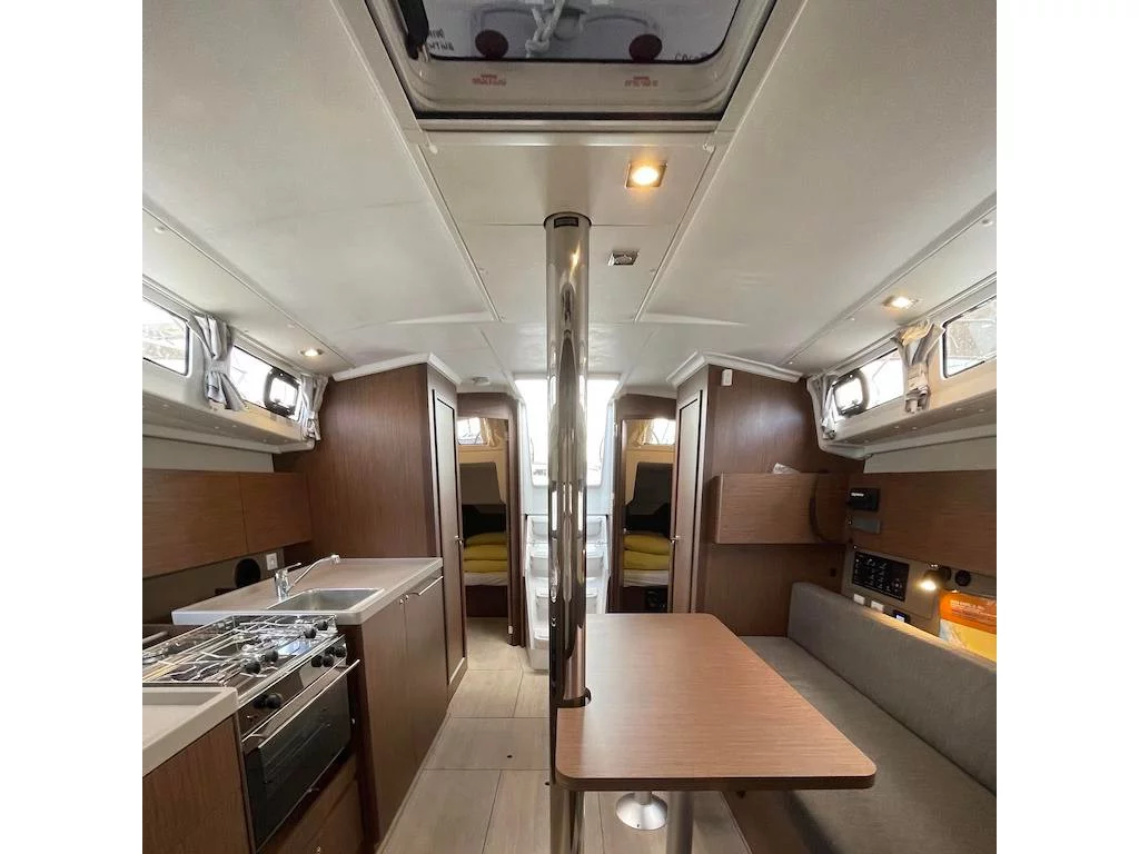Oceanis 38.1 (Cocco) Interior image - 3
