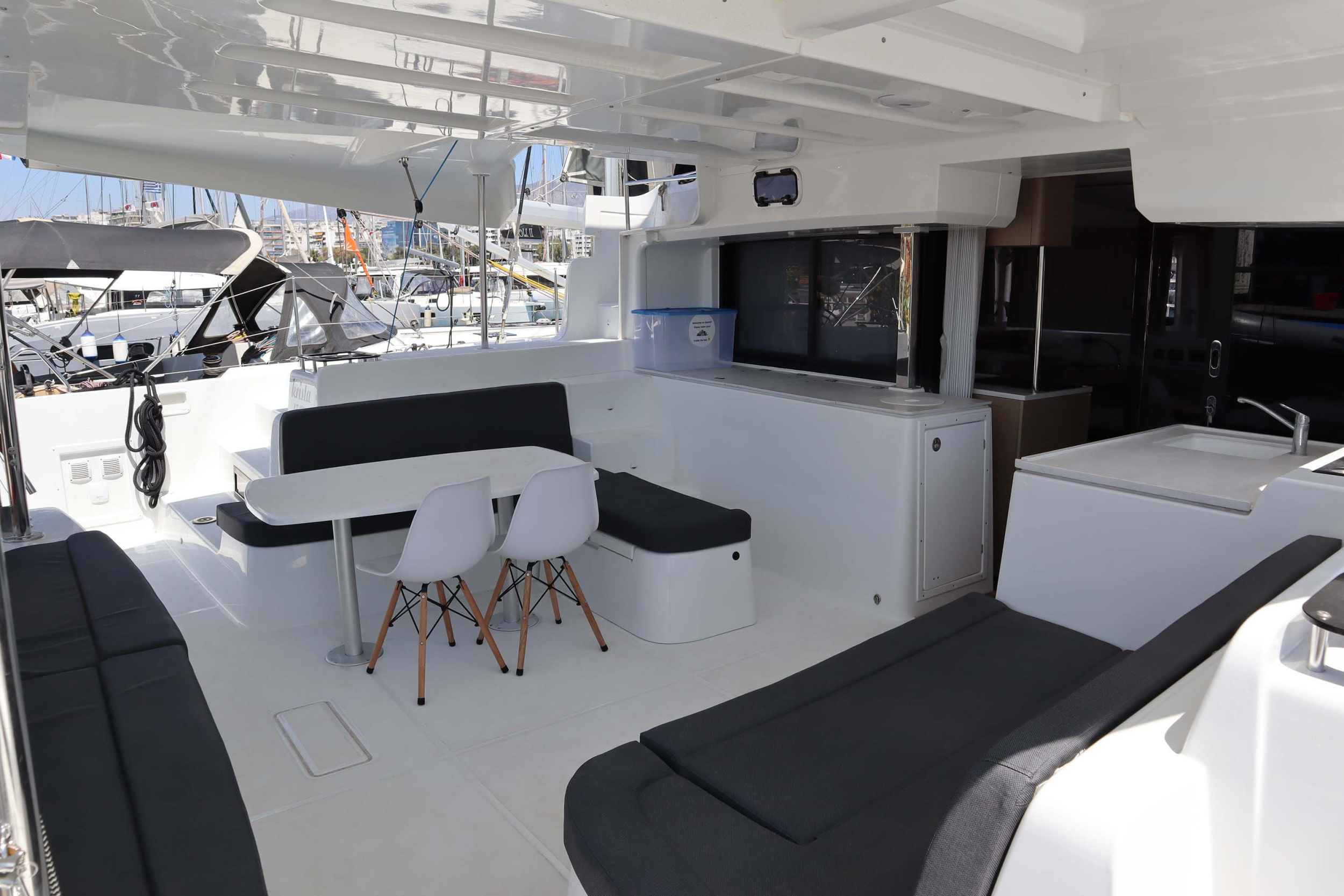 Lagoon 46 — photo 3