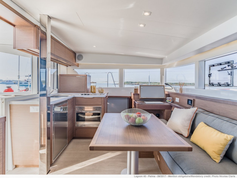 Lagoon 40 — photo 2