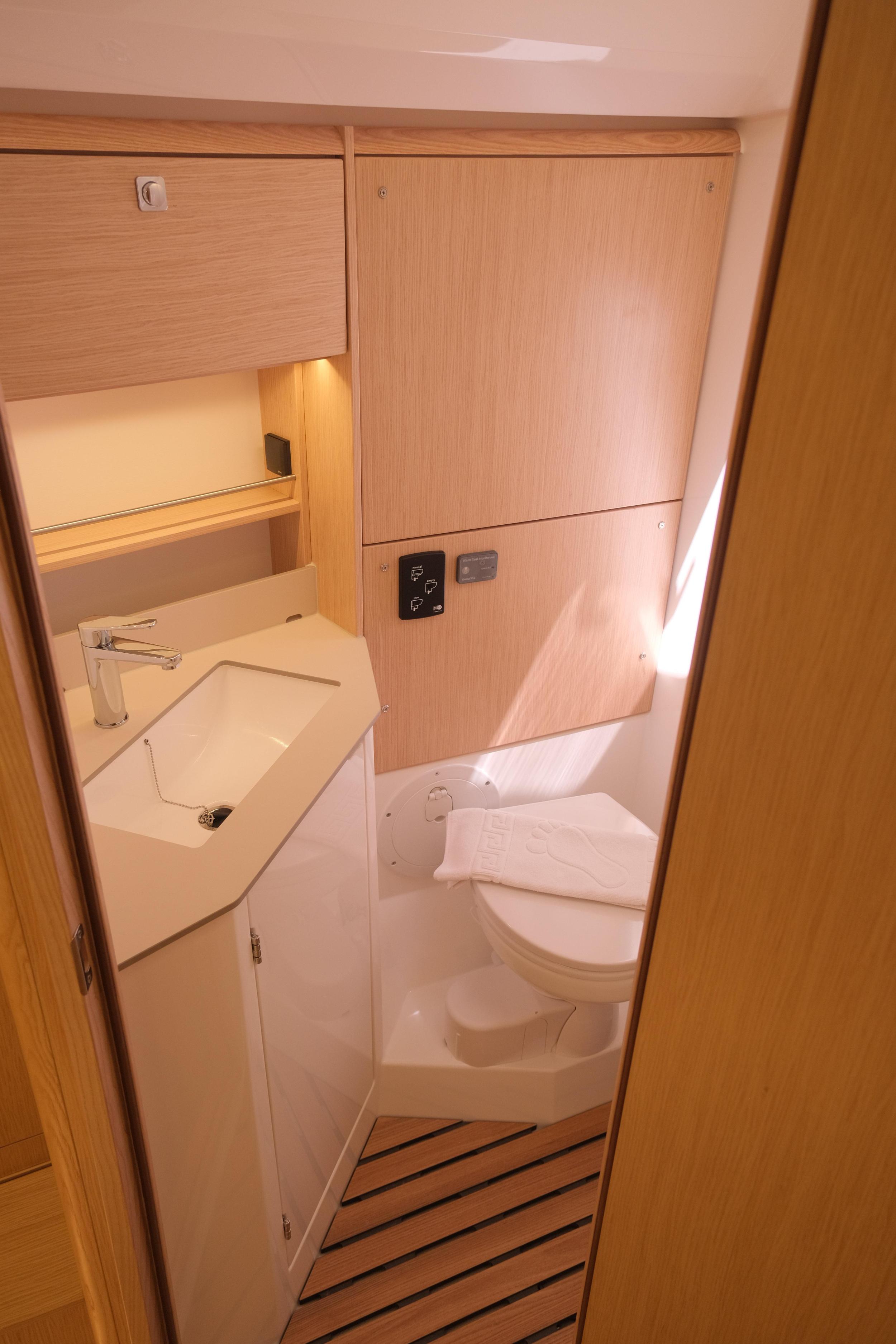Bavaria C46 — photo 10