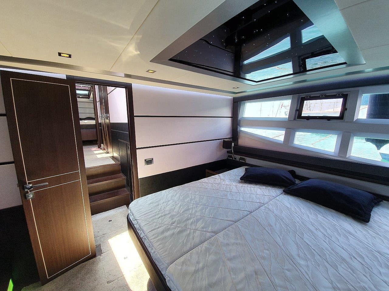 Galeon 700 Skydeck — photo 18