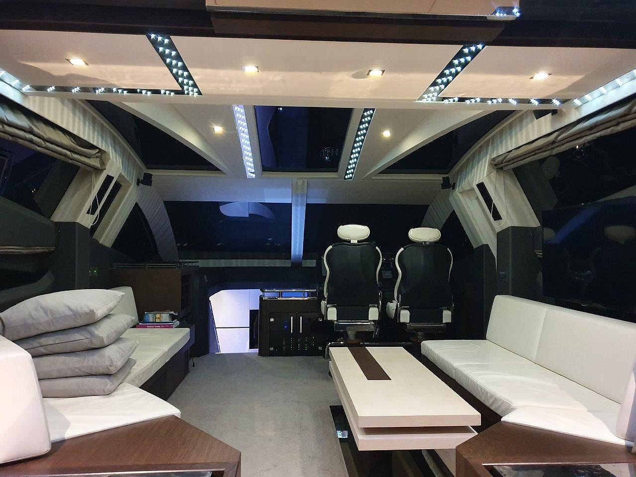 Galeon 700 Skydeck — photo 12