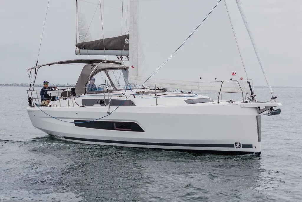 Dufour 37 — photo 1