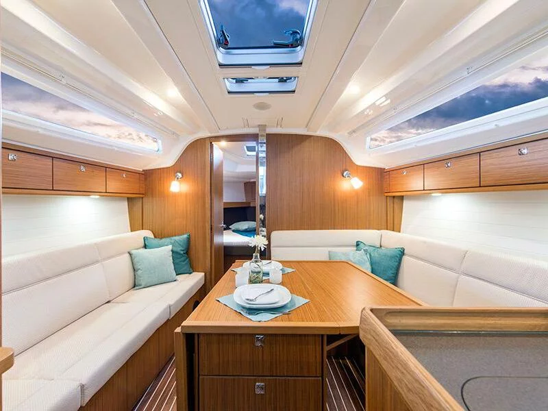 Bavaria Cruiser 37 (Luka) Interior image - 1