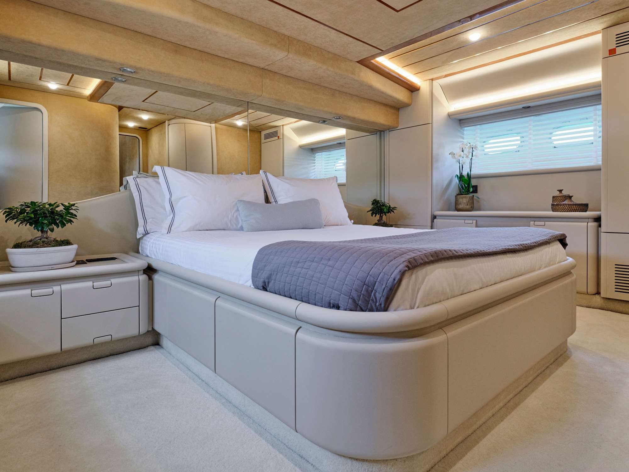 Ferretti 80 — photo 9