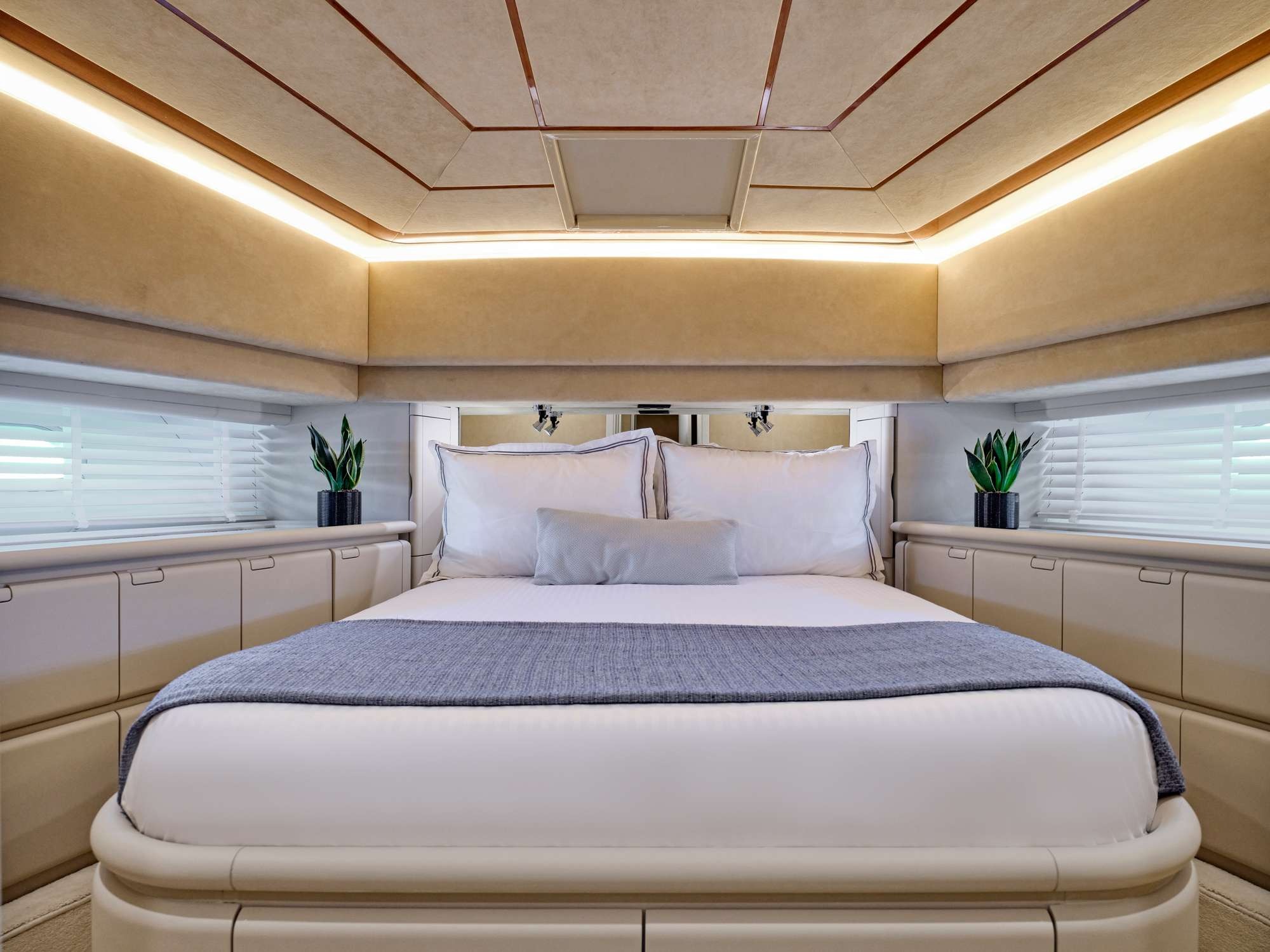 Ferretti 80 — photo 7