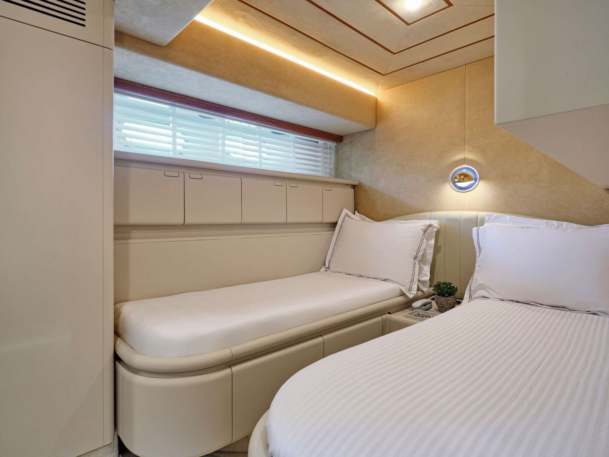 Ferretti 80 — photo 3