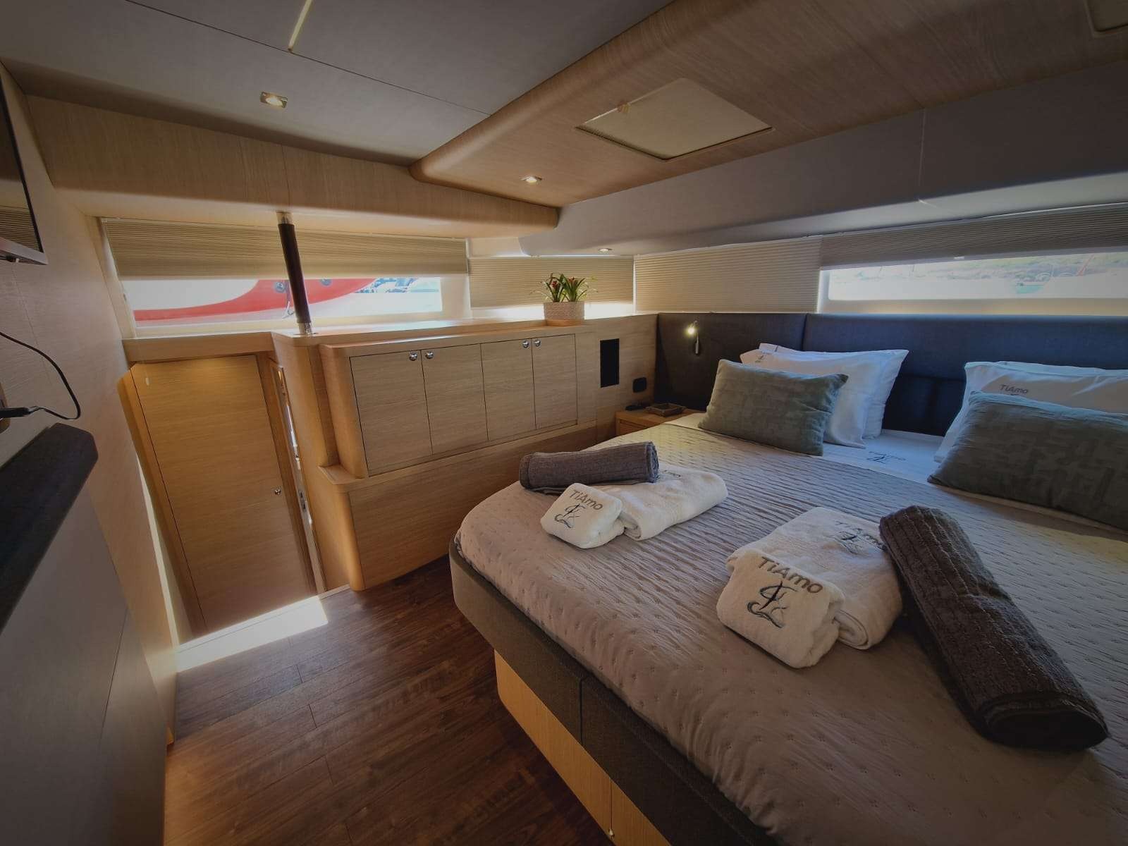 Aquila 54 Yacht — photo 4