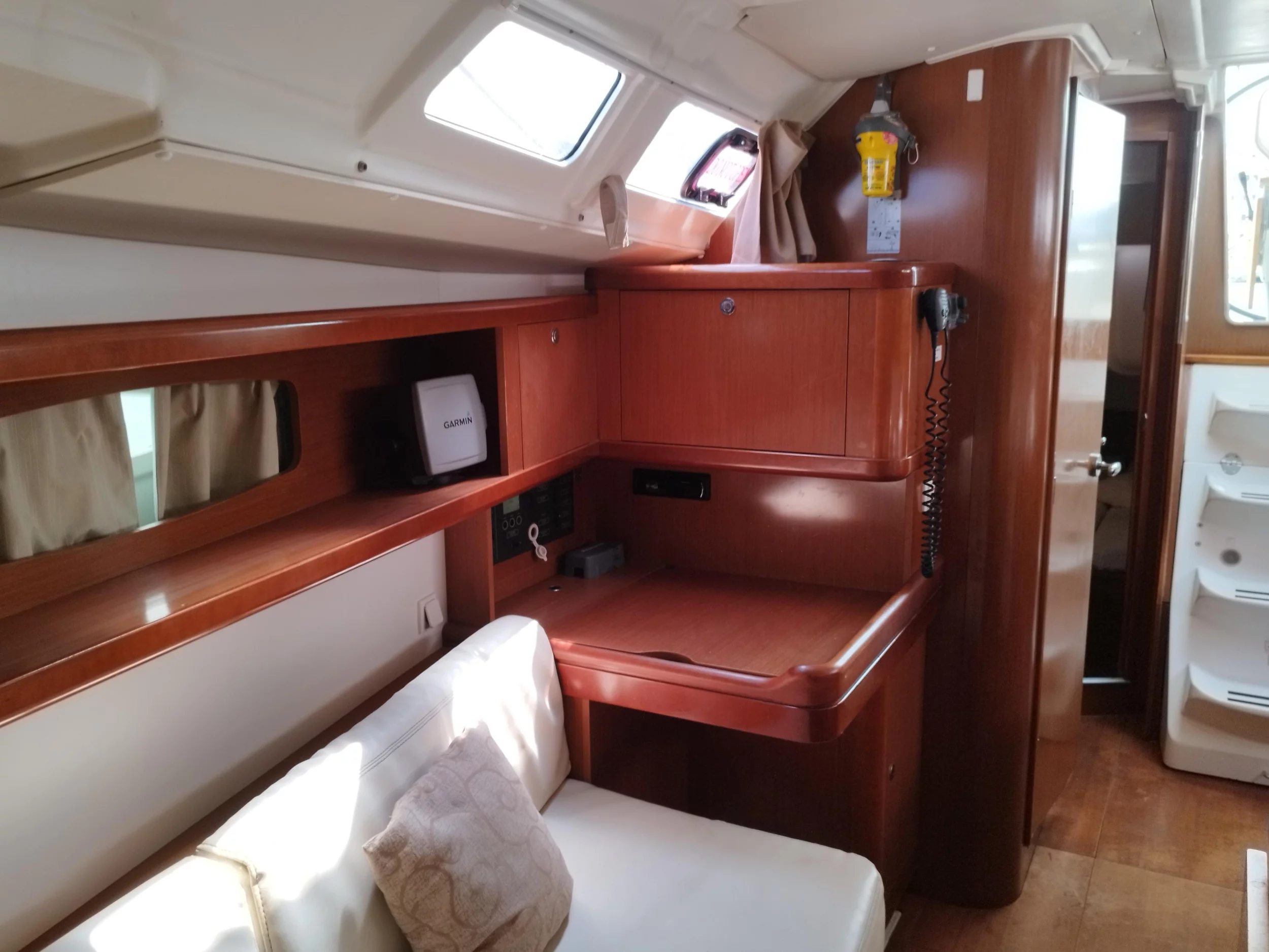 Oceanis 37 (MINA "Sails 2025")  - 3