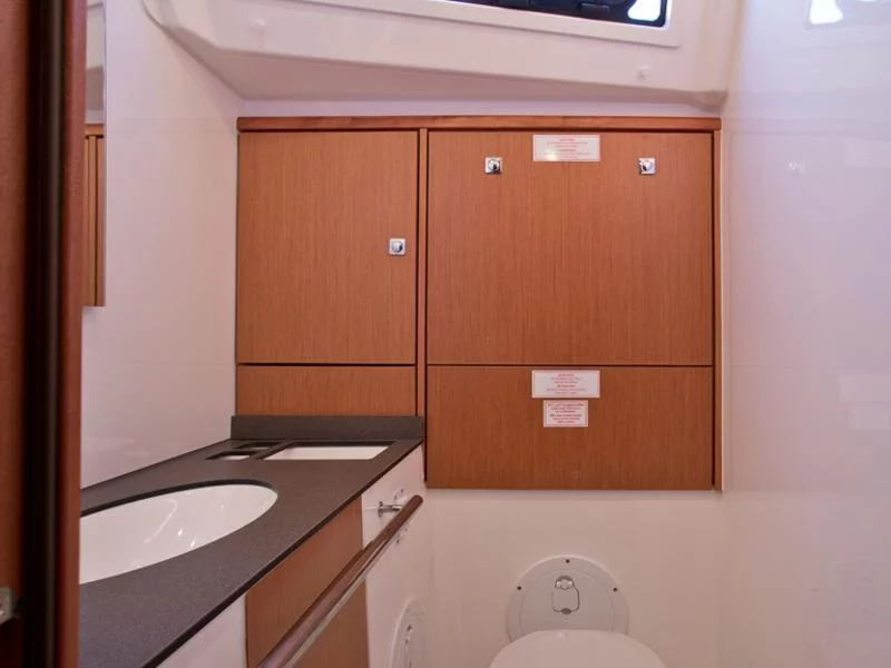 Bavaria 46 Cruiser (DEA) interior - 13