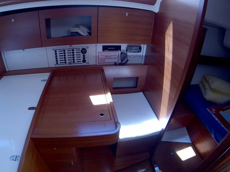Dufour 375 GL (China girl)  - 22