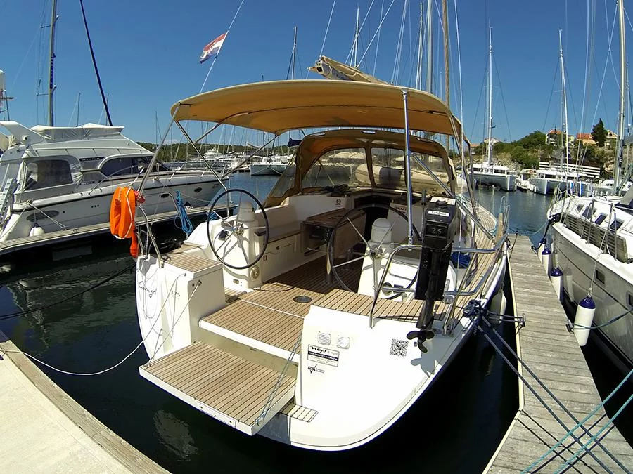 Dufour 375 GL (China girl)  - 8