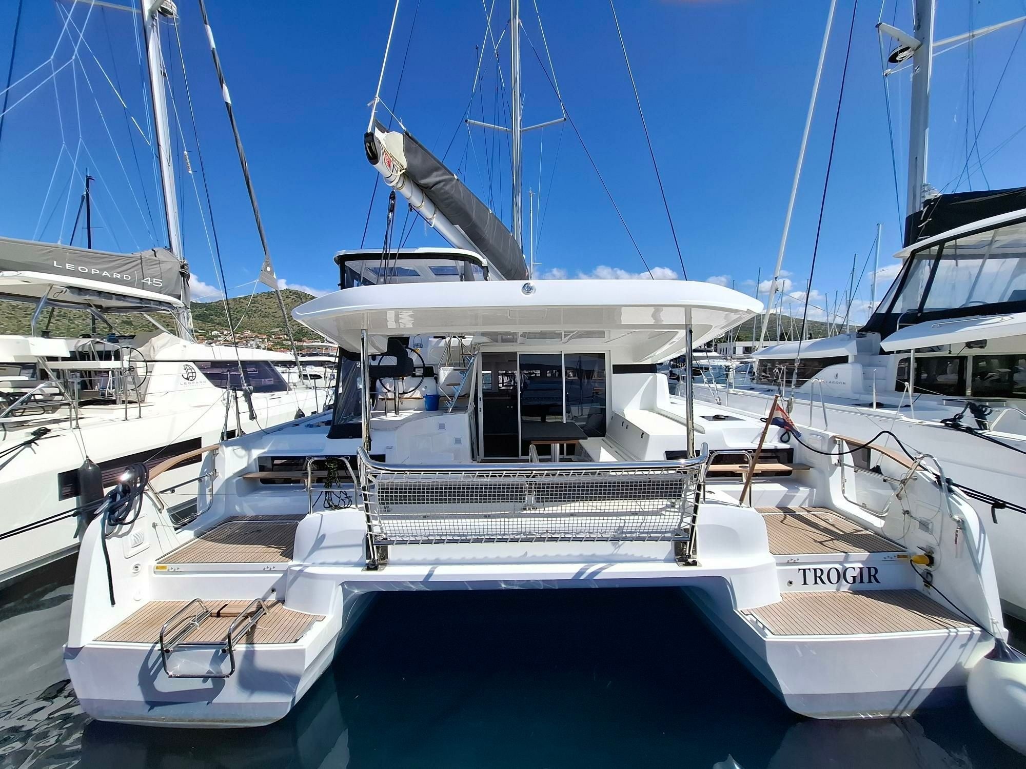 Lagoon 43 — photo 1