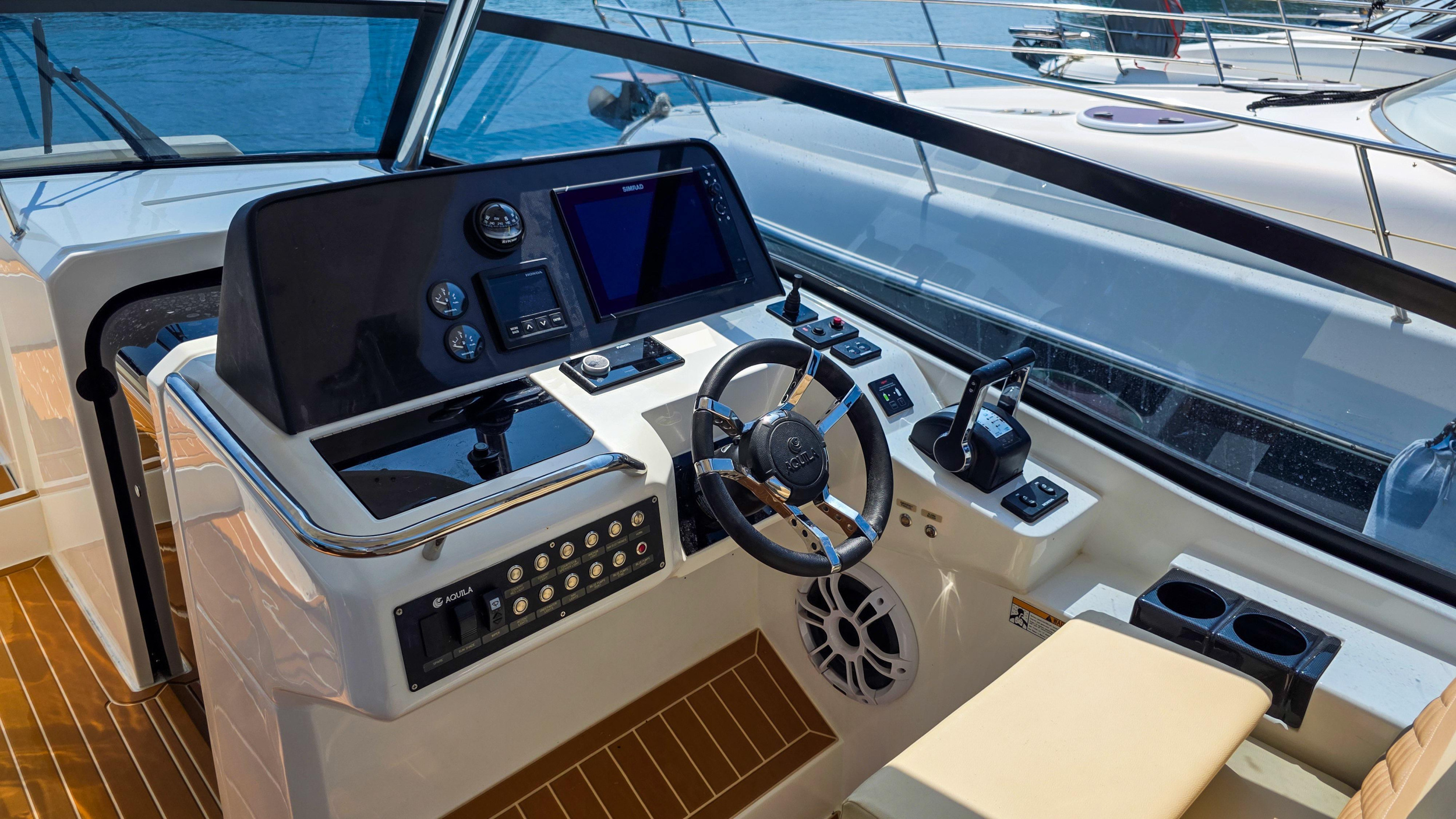 Aquila 32 Sport — photo 13