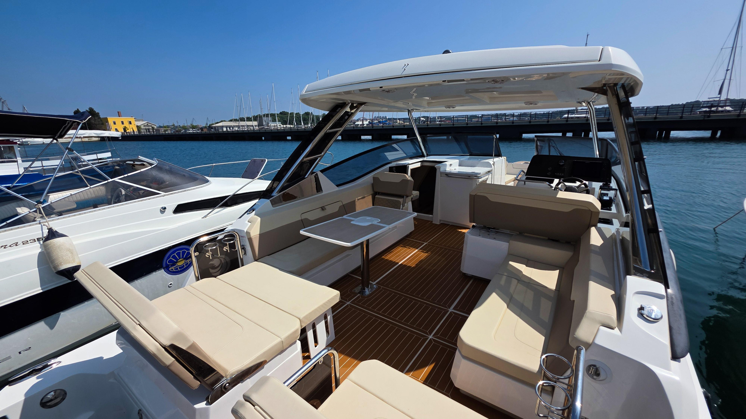 Aquila 32 Sport — photo 8