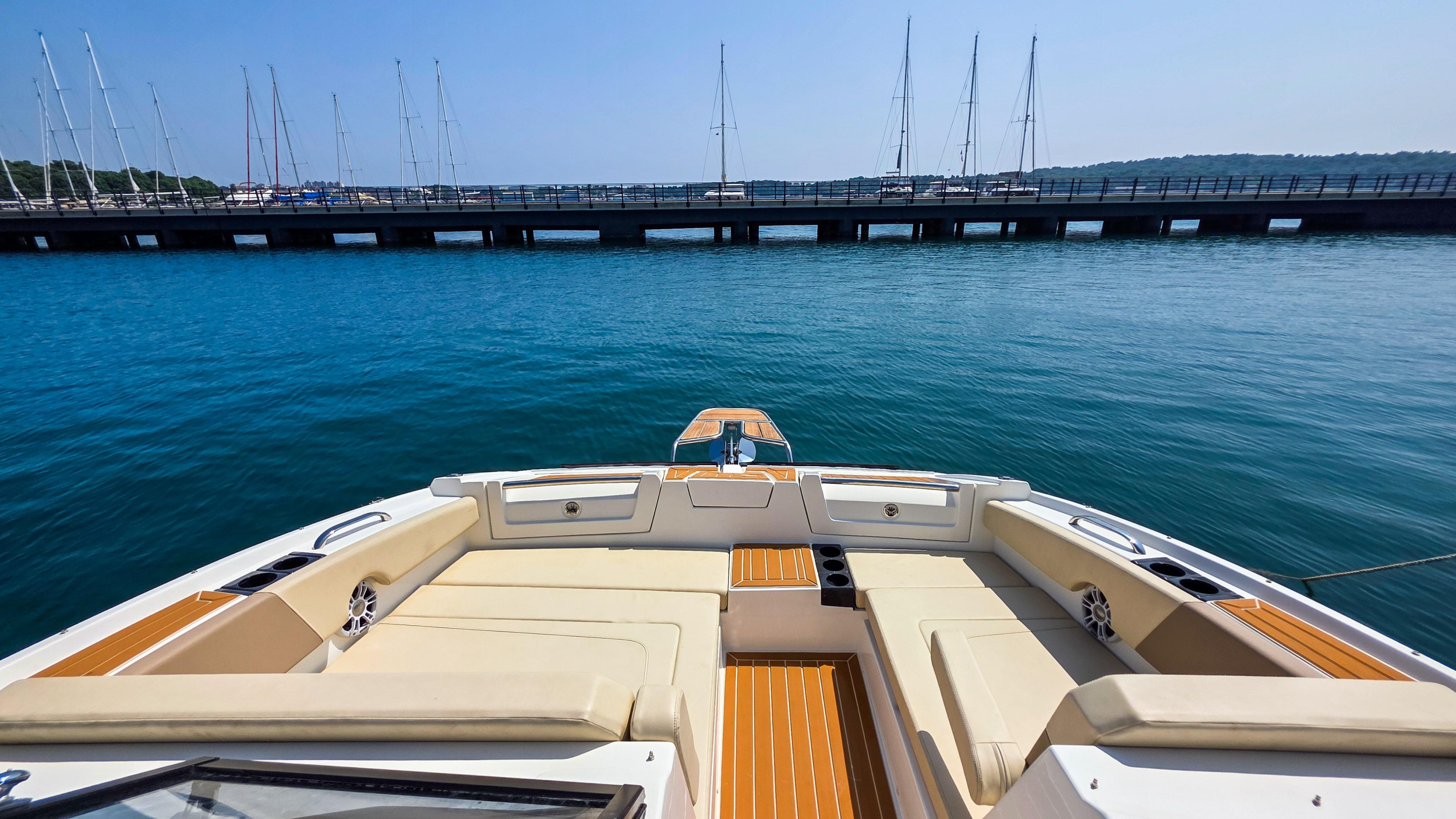 Aquila 32 Sport — photo 5