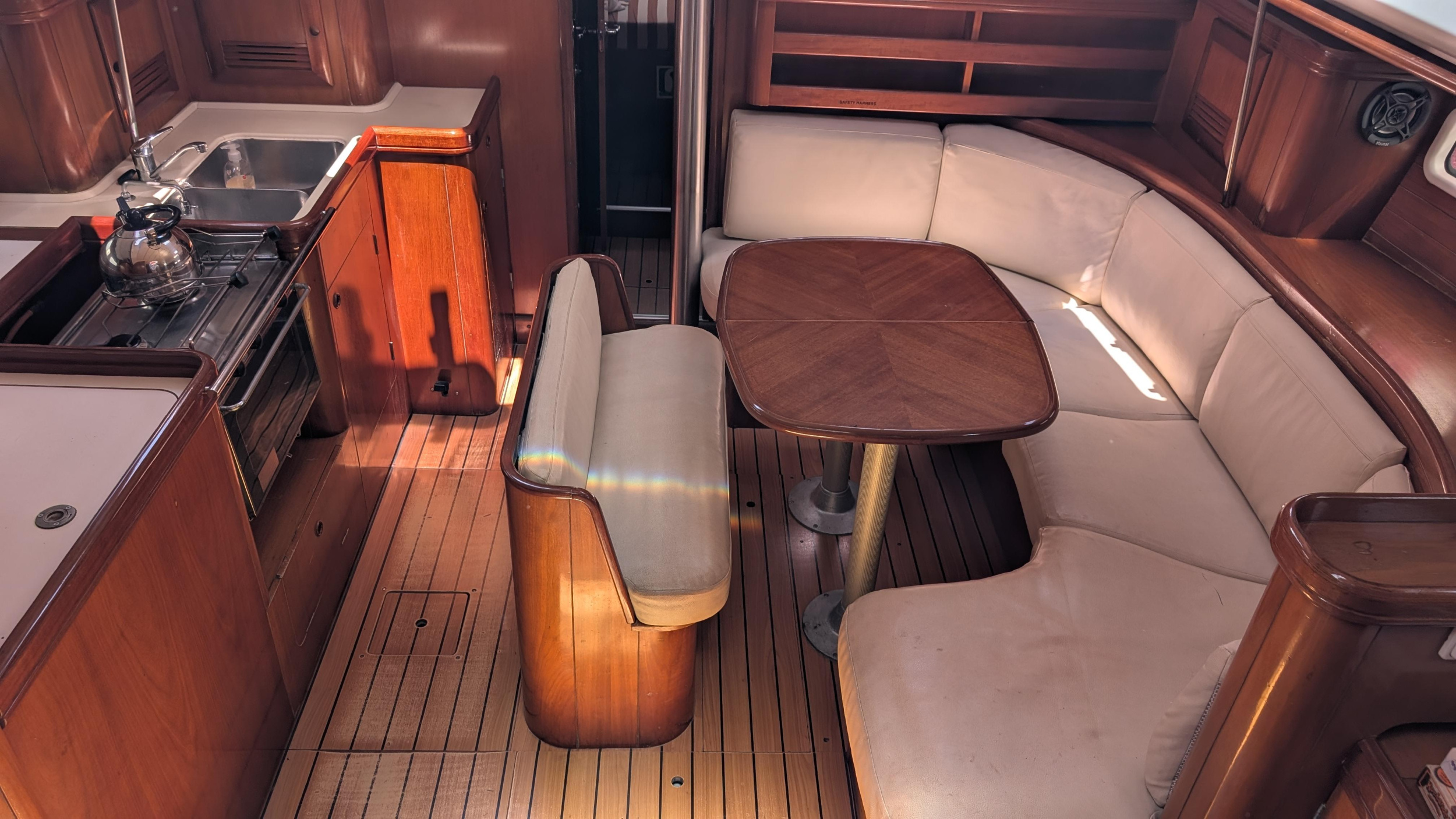 Oceanis Clipper 411 — photo 7