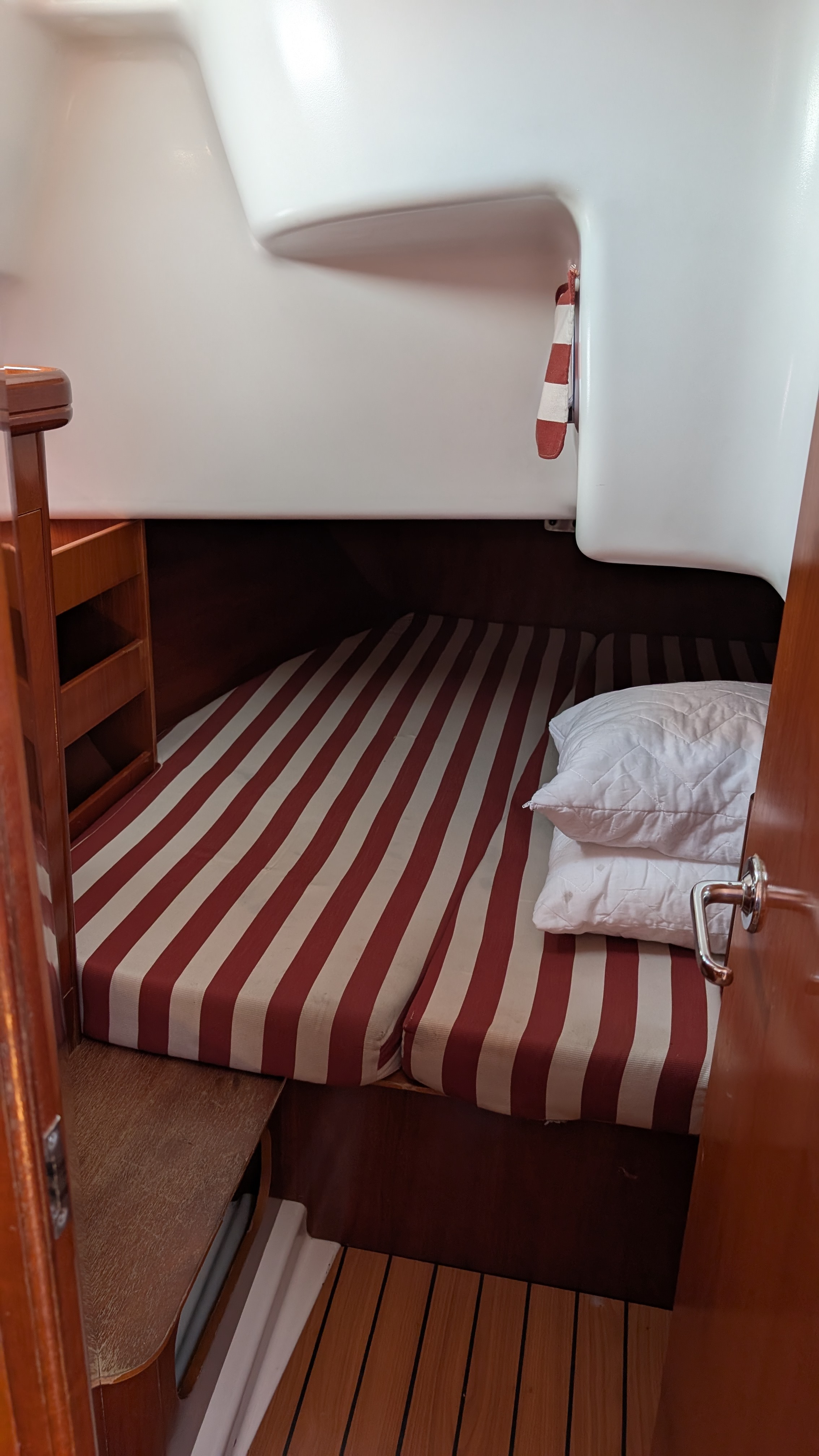 Oceanis Clipper 411 — photo 17