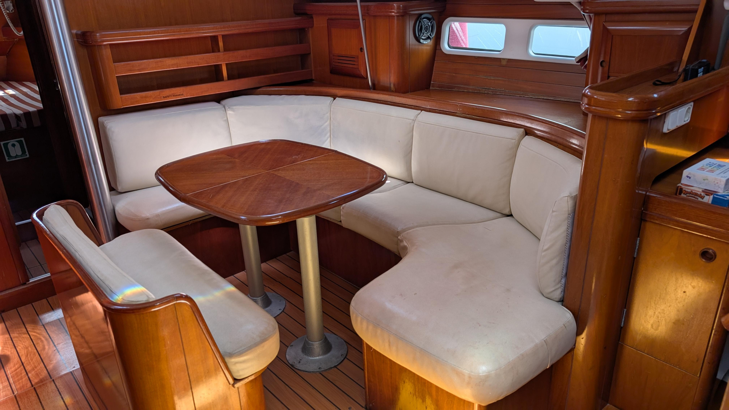Oceanis Clipper 411 — photo 15