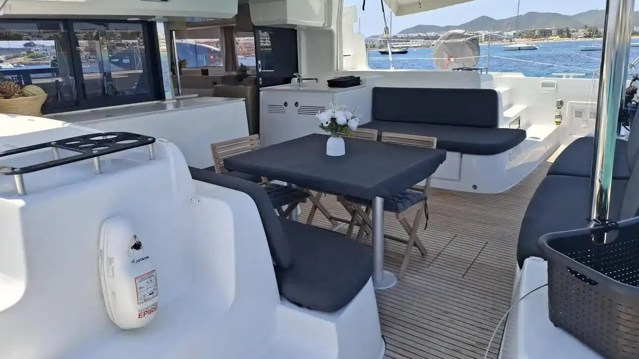 Lagoon 46 — photo 16