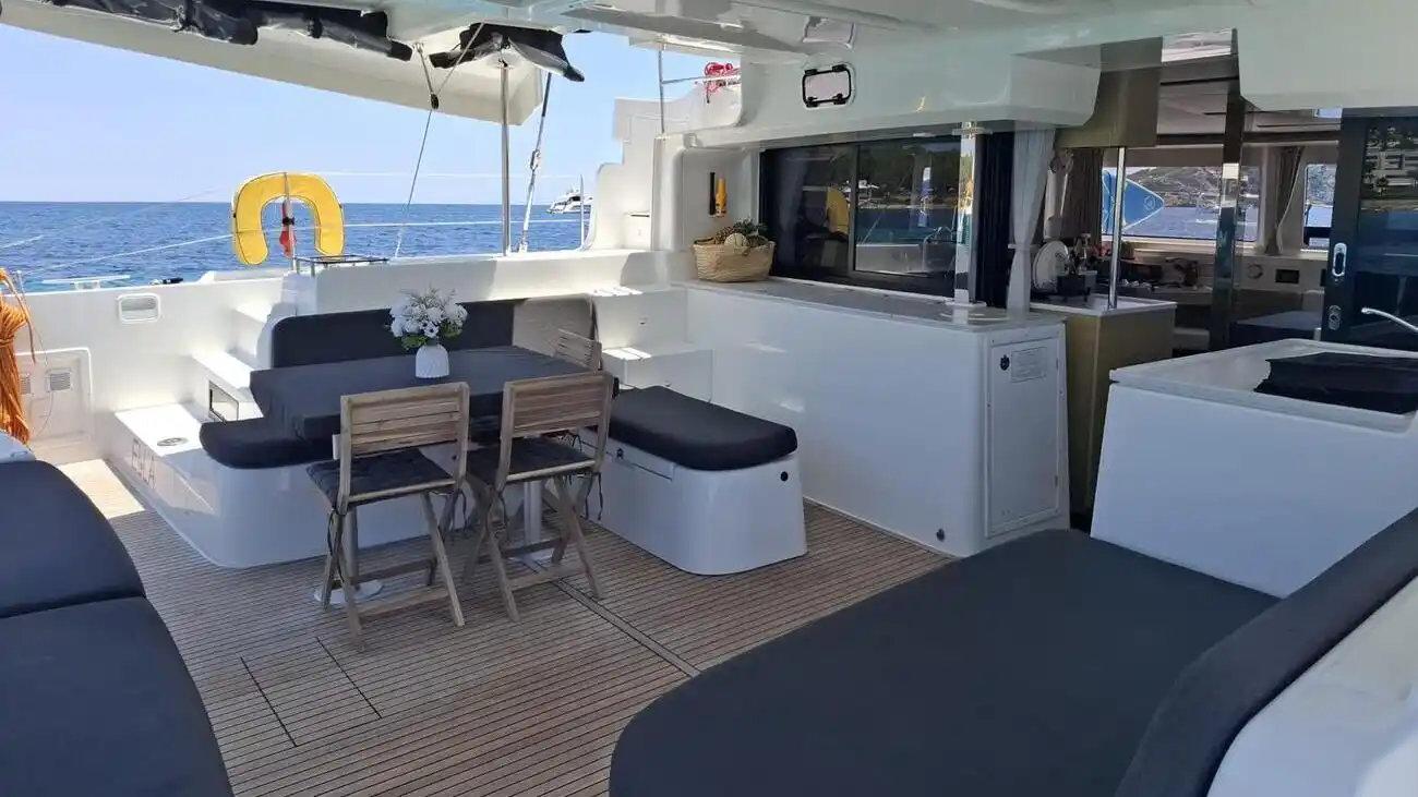 Lagoon 46 — photo 12