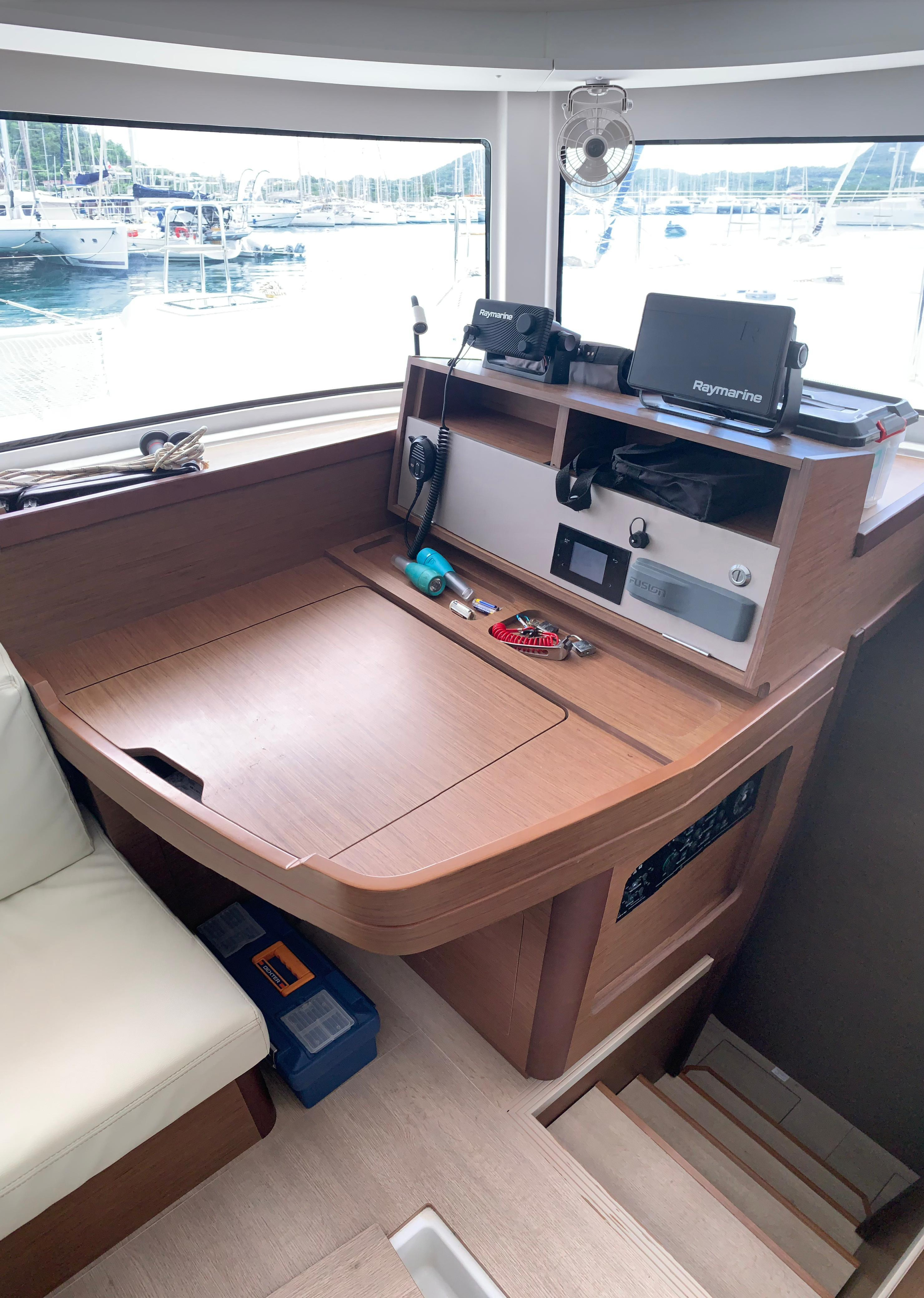 Lagoon 42 — photo 11