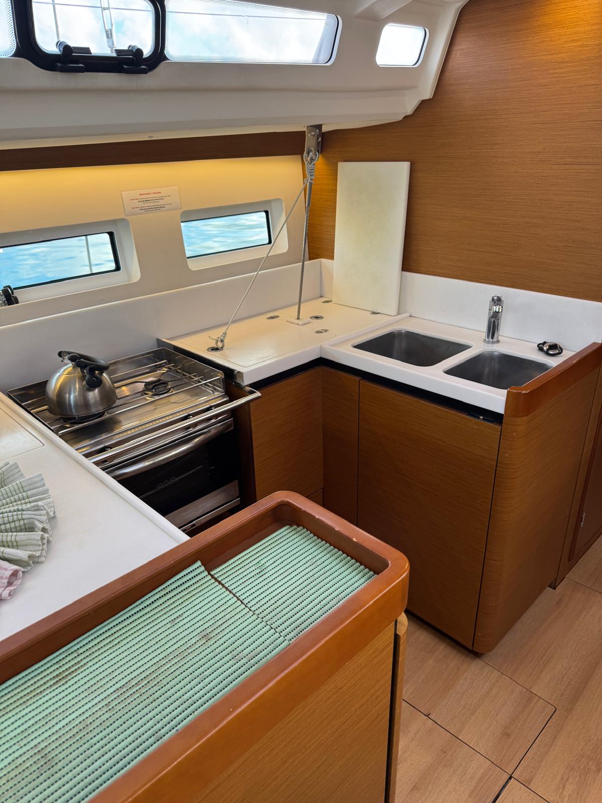 Sun Odyssey 440 — photo 5