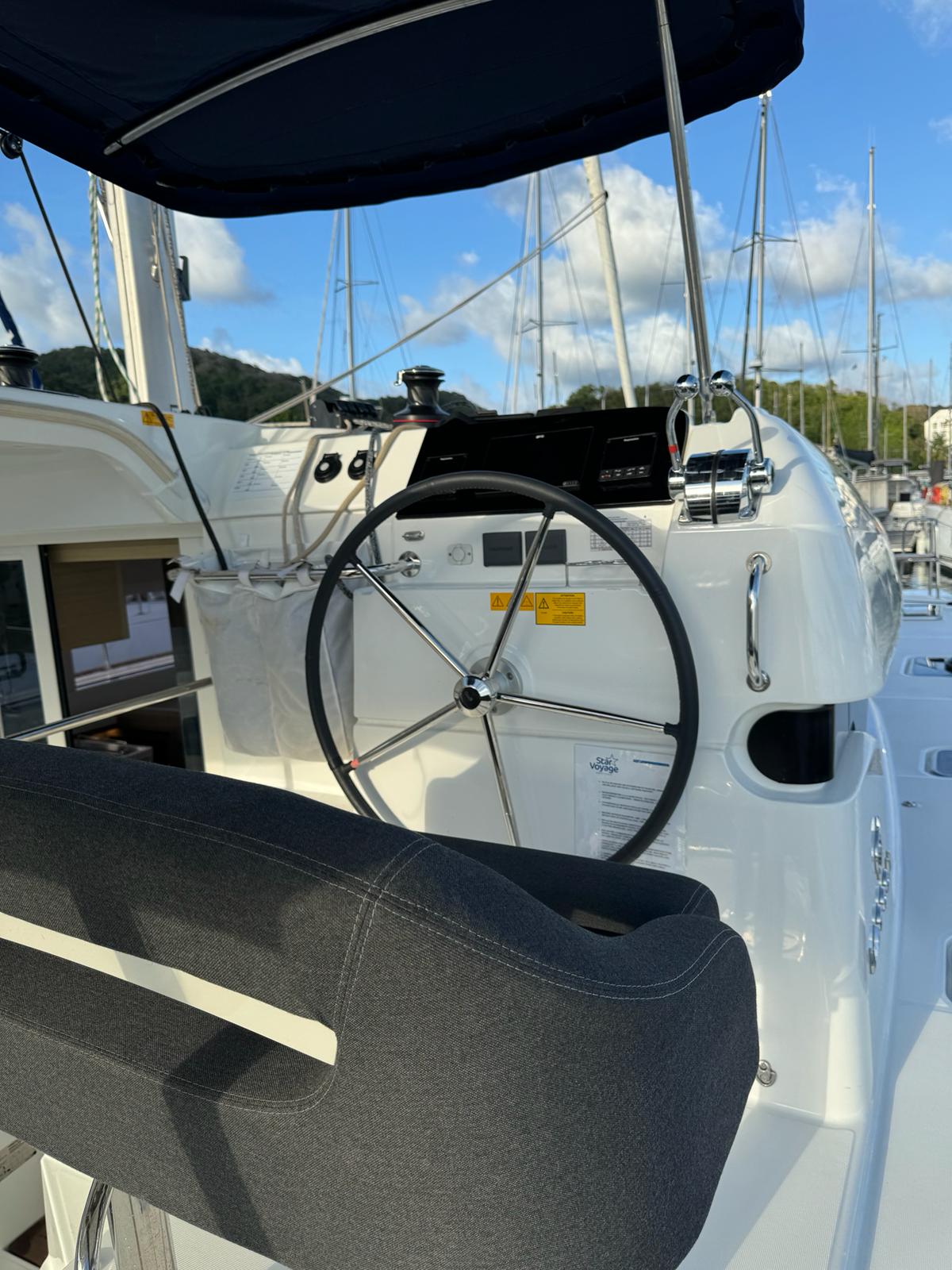 Lagoon 40 — photo 9