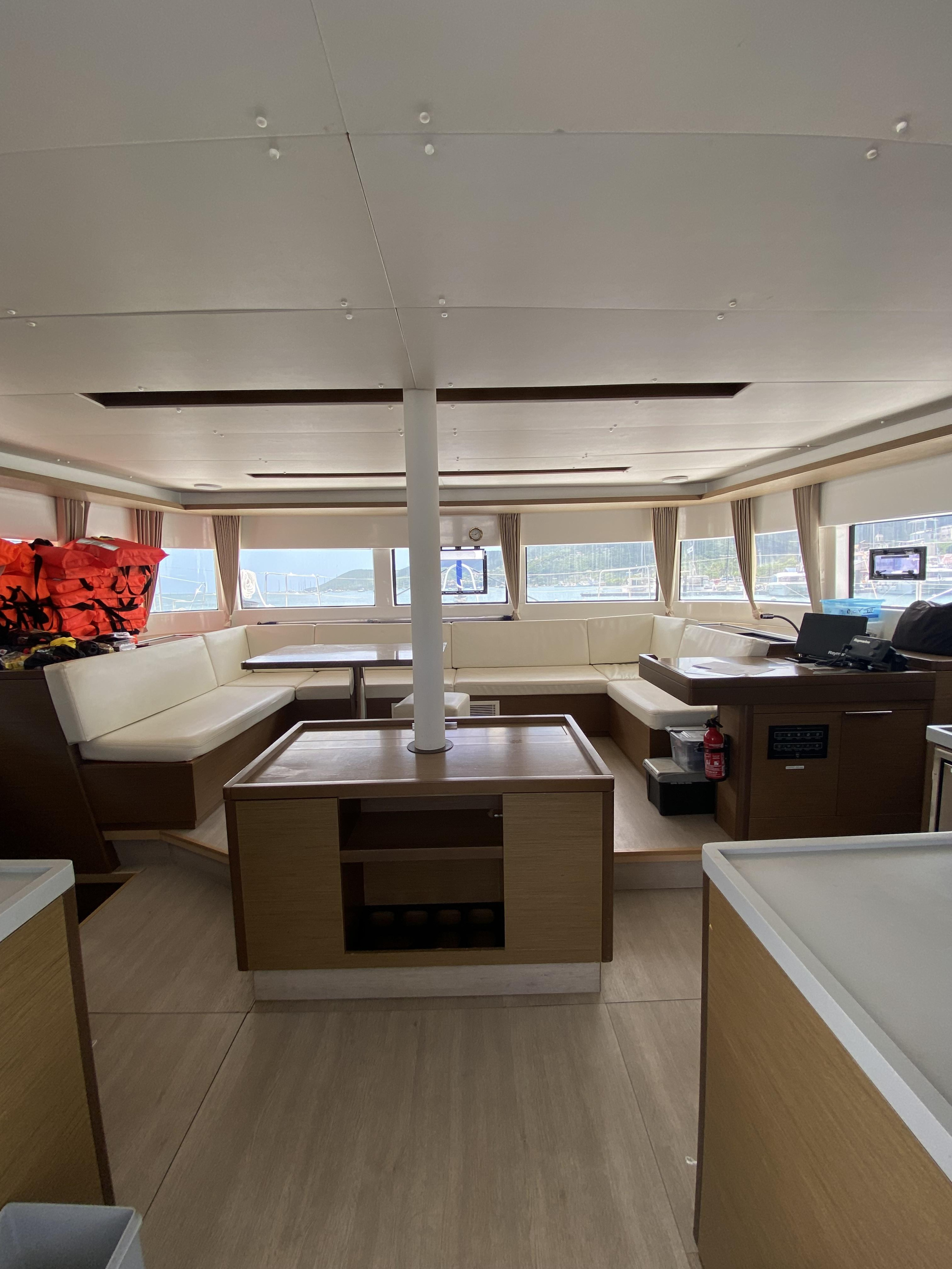 Lagoon 50 — photo 10
