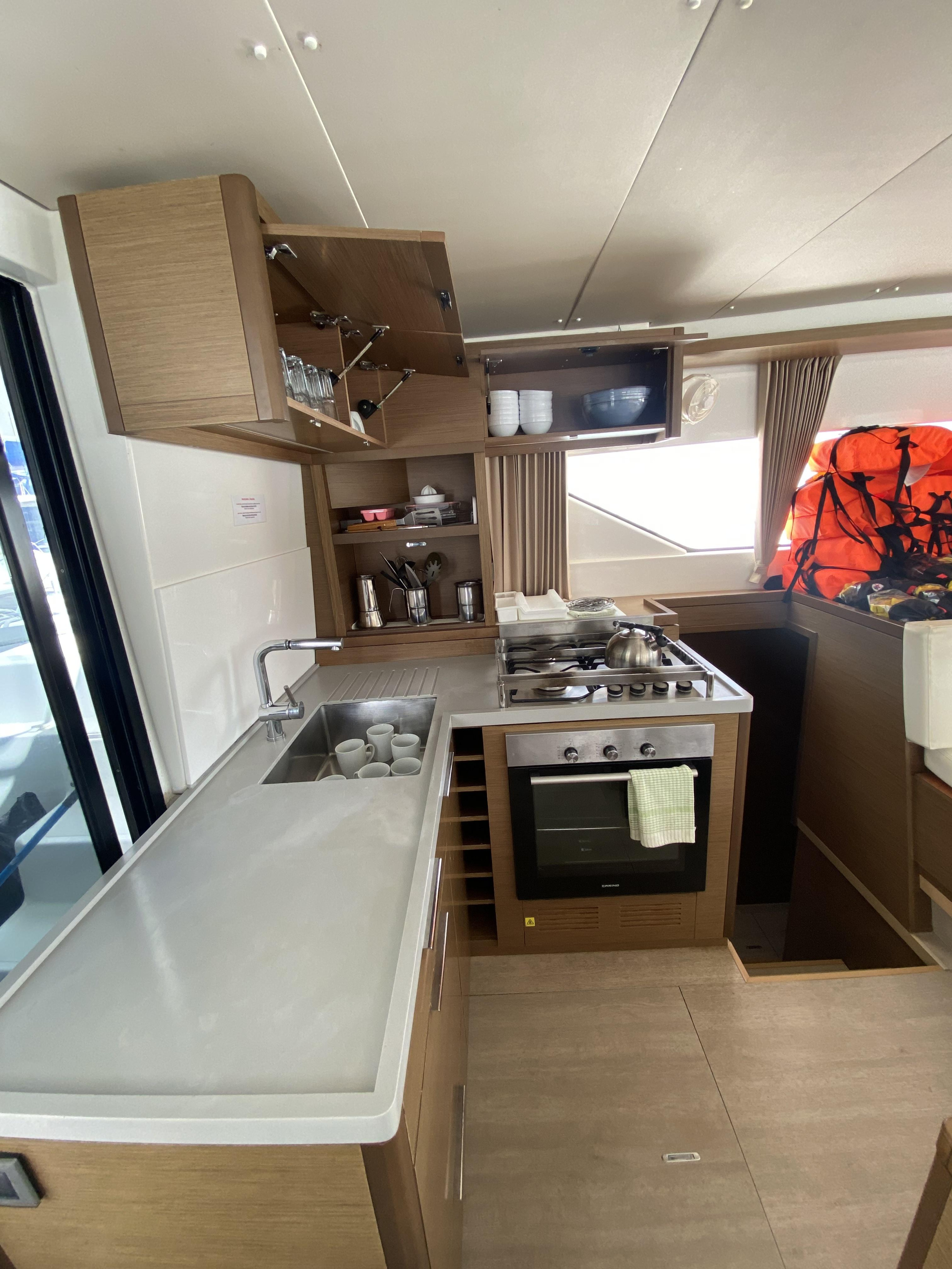 Lagoon 50 — photo 2