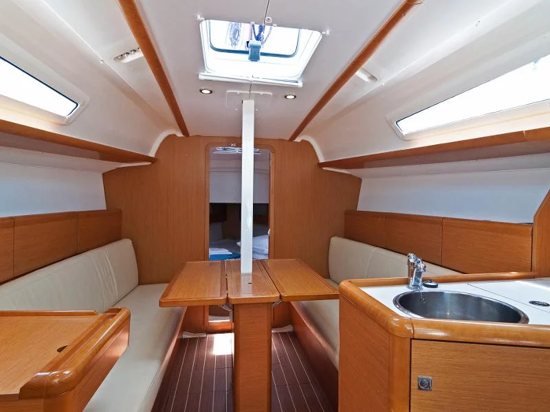 Sun Odyssey 33i (Buena Suerte) Interior image - 5