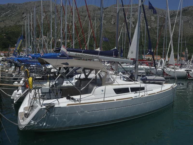 Sun Odyssey 33i (Hasta Siempre) exterior - 11