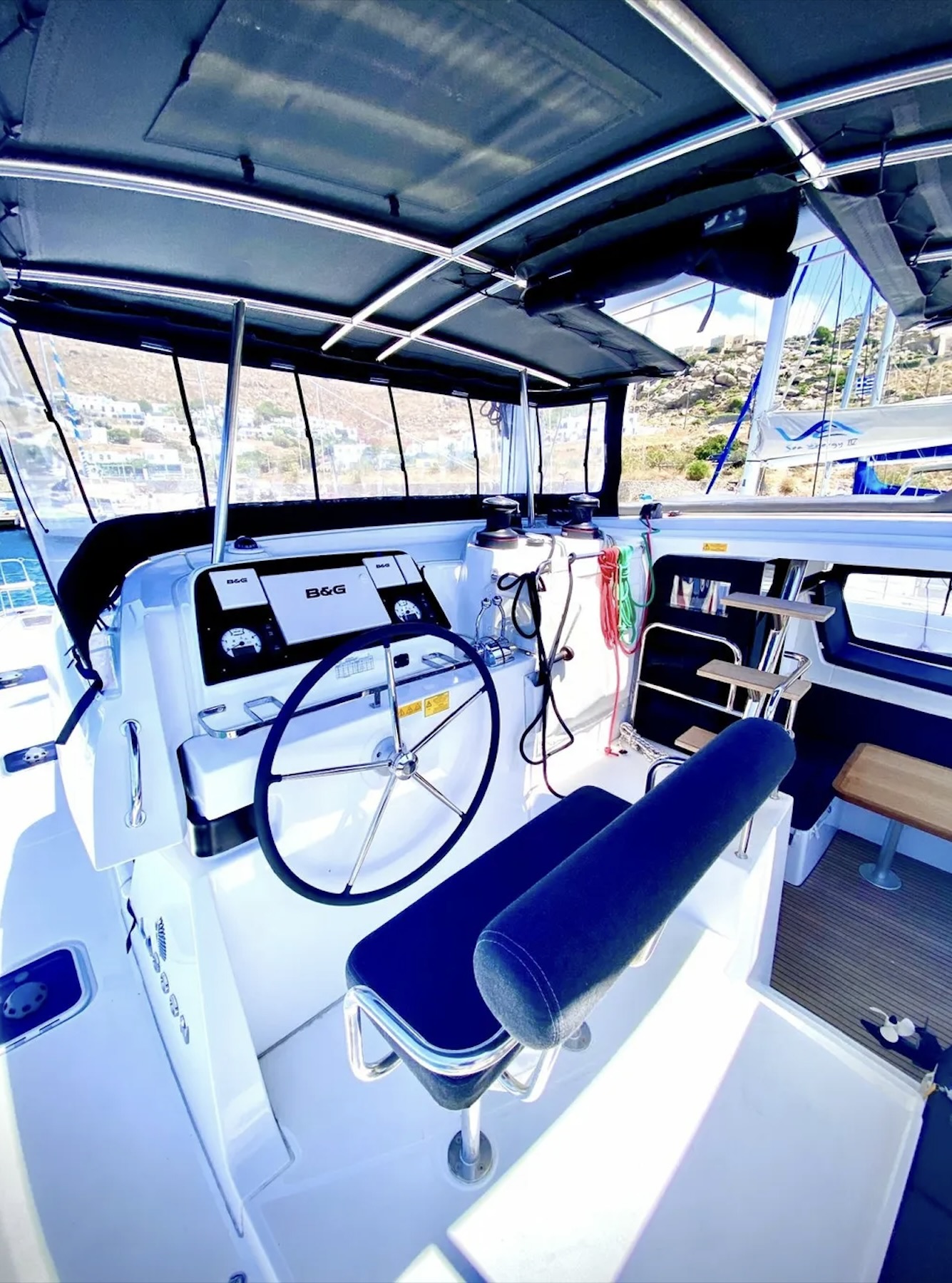 Lagoon 42 — photo 2