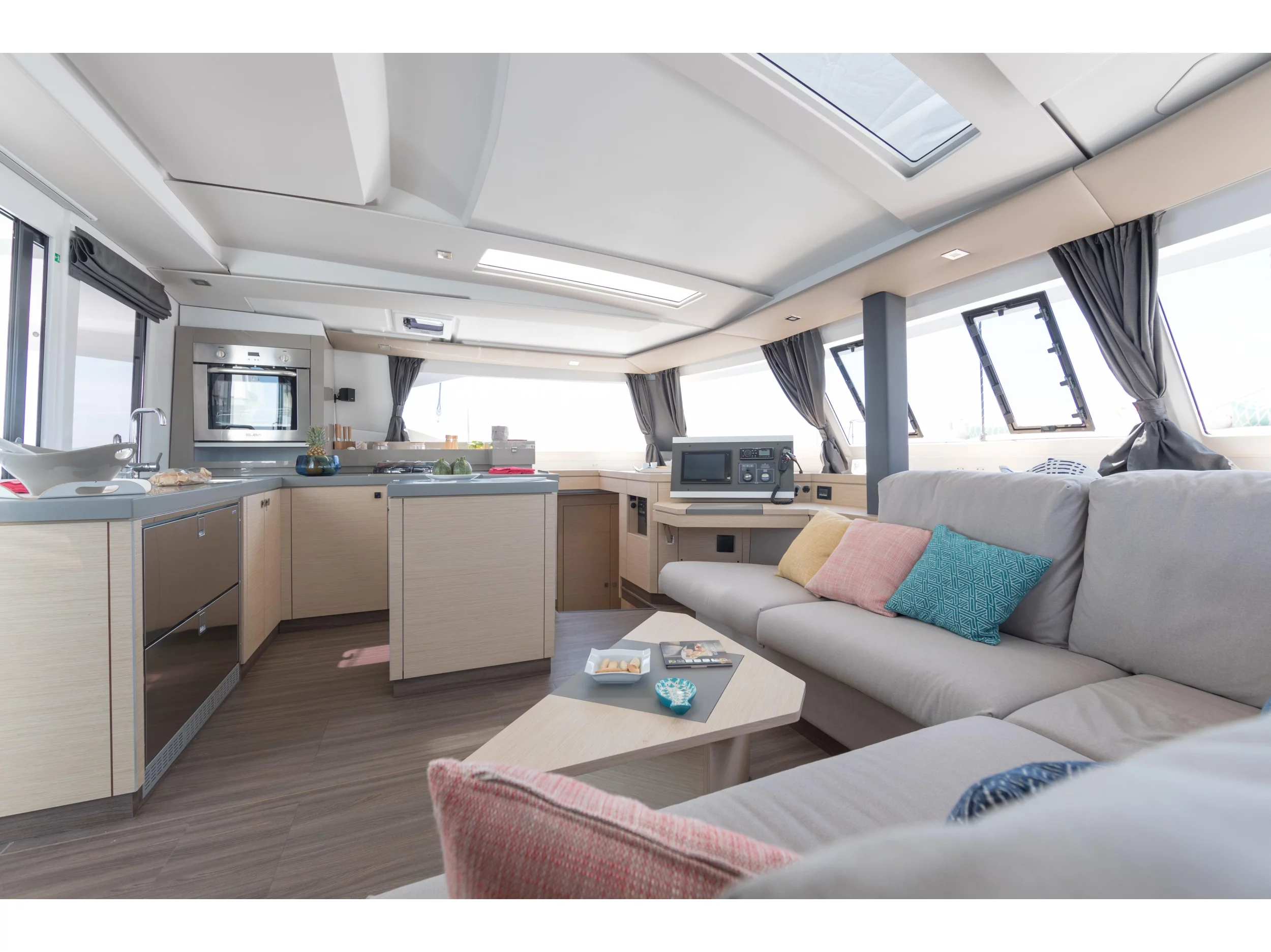 Saona 47 (Lucky Alexandra) Interior image - 10