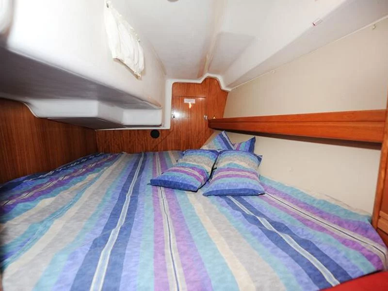 Bavaria 34 Cruiser (Nina Nina - new sails 2022.) interior - 3