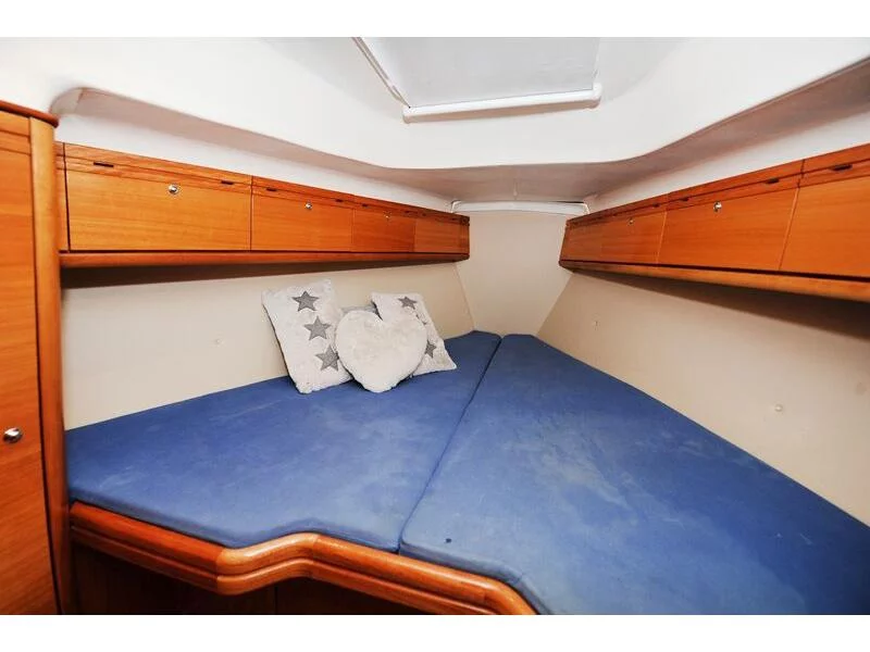 Bavaria 34 Cruiser (Nina Nina - new sails 2022.) interior - 4