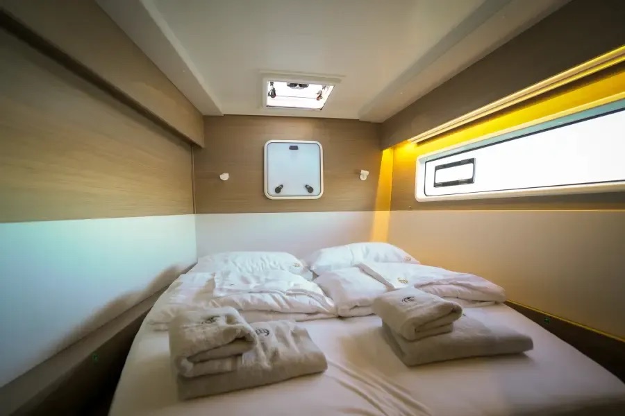 Lagoon 43 (5 cab) — photo 4