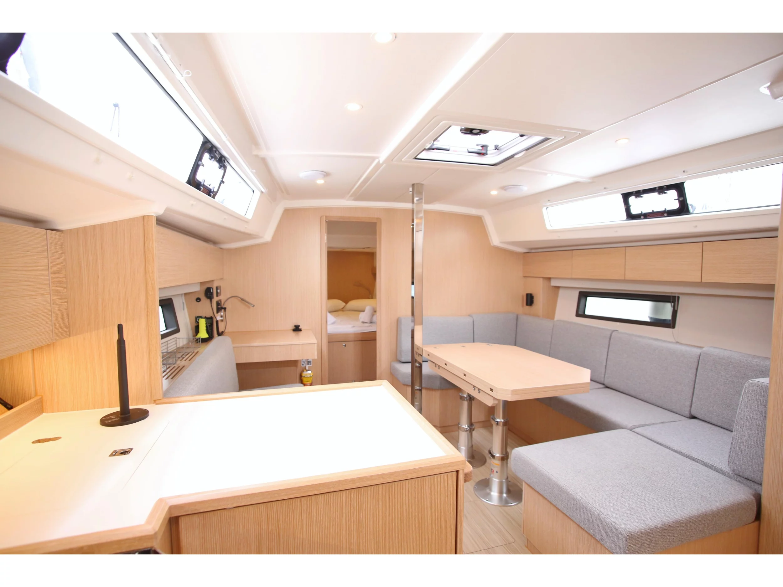 Bavaria C42 (Oktana (Pax 8)) Interior image - 3
