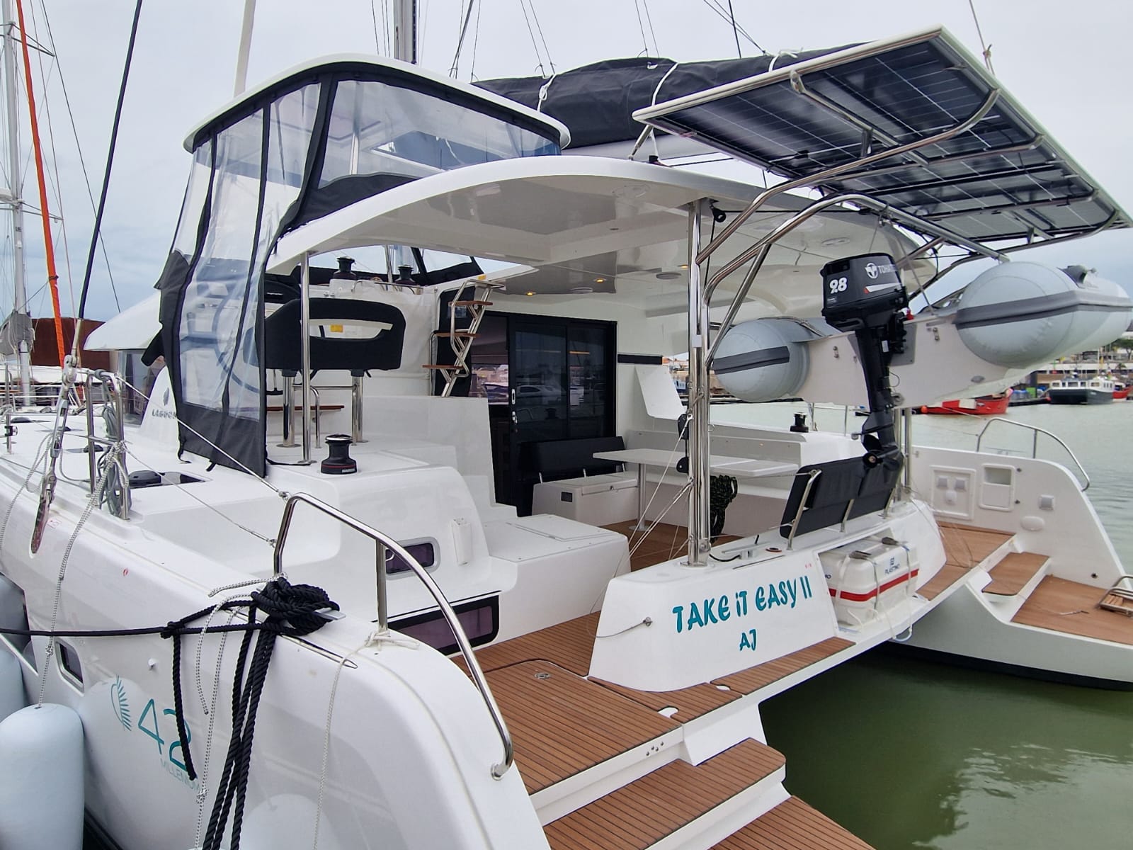 Lagoon 42 — photo 1