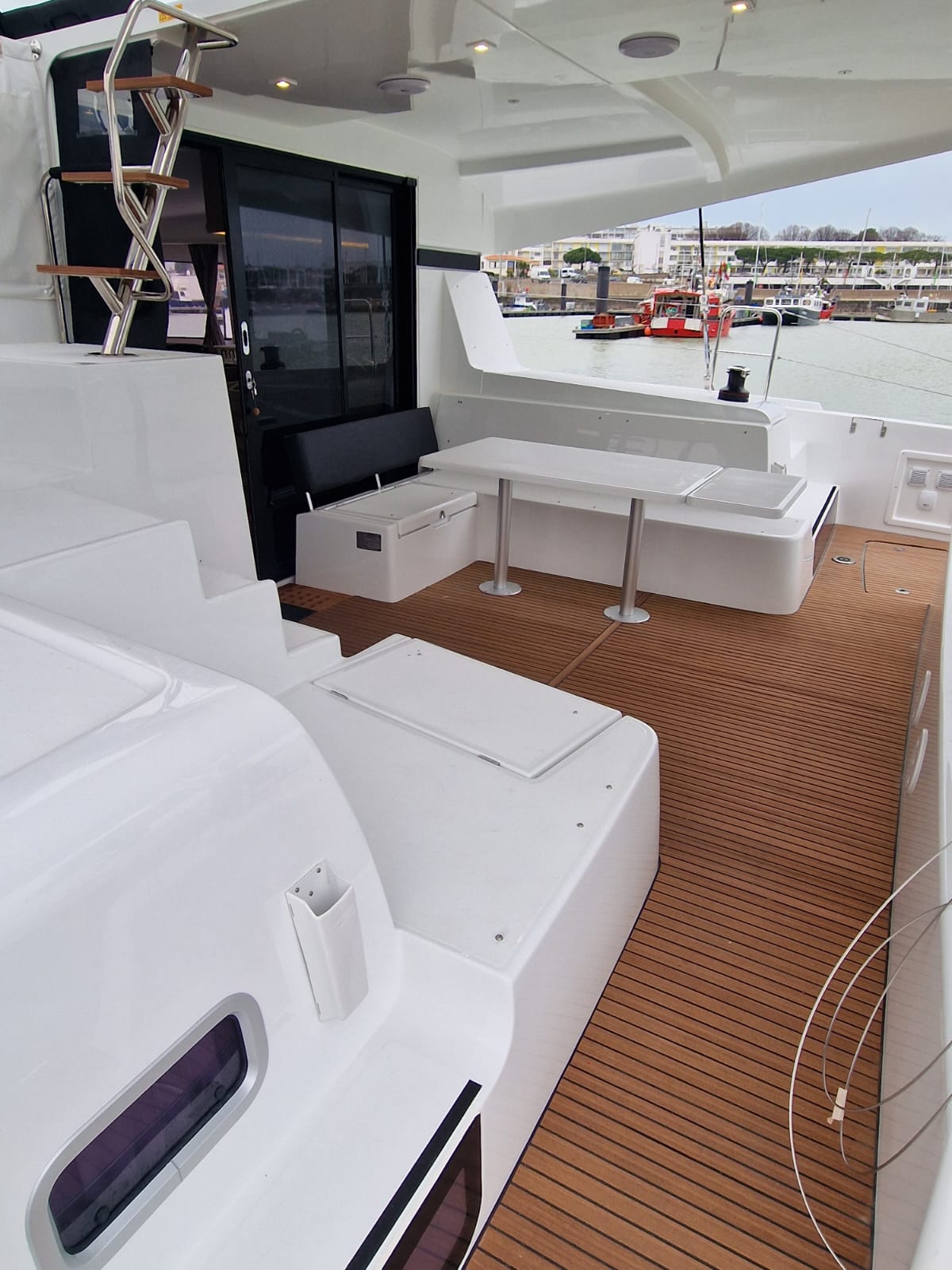 Lagoon 42 — photo 2