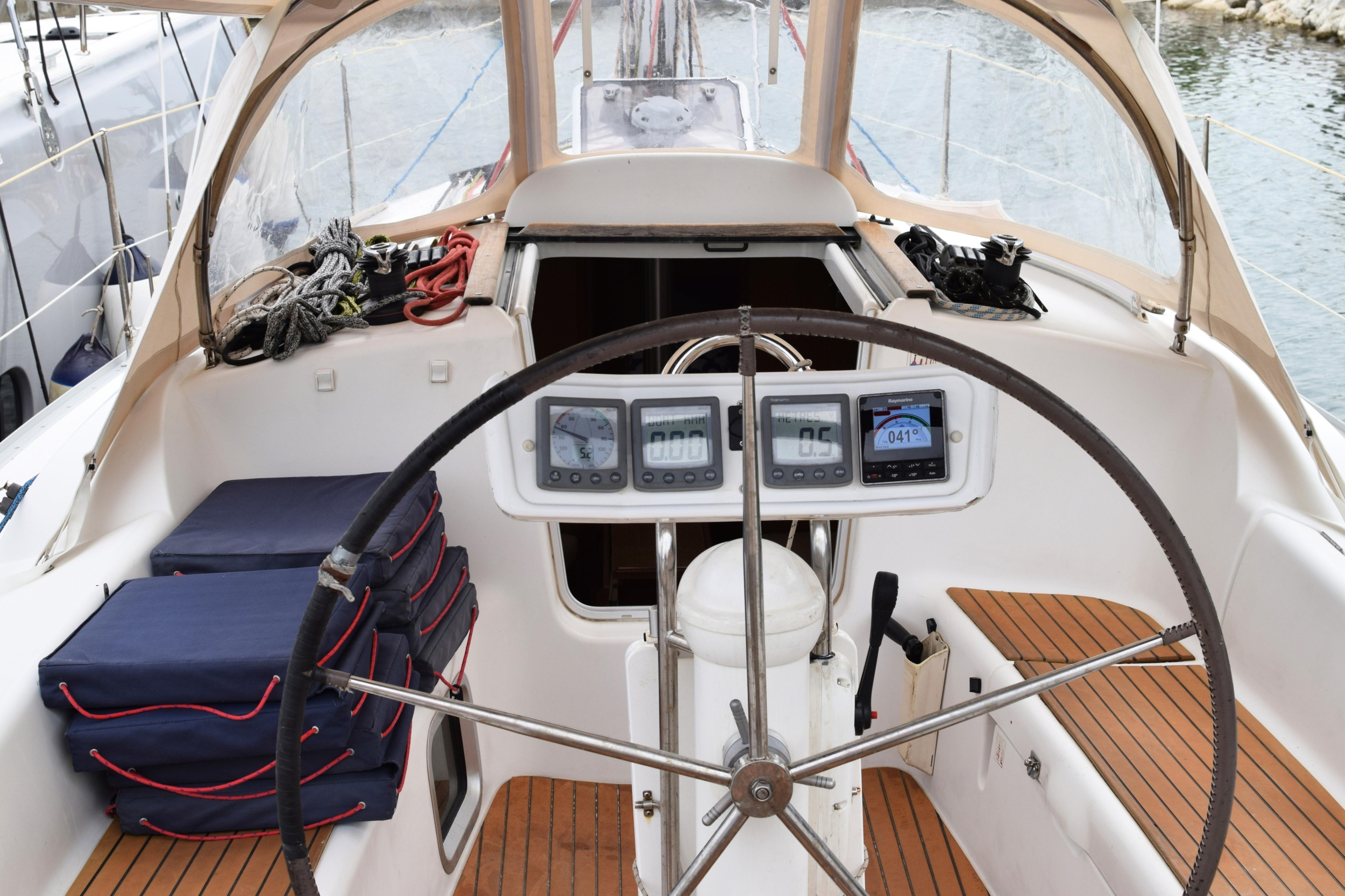 Sun Odyssey 32i — photo 7