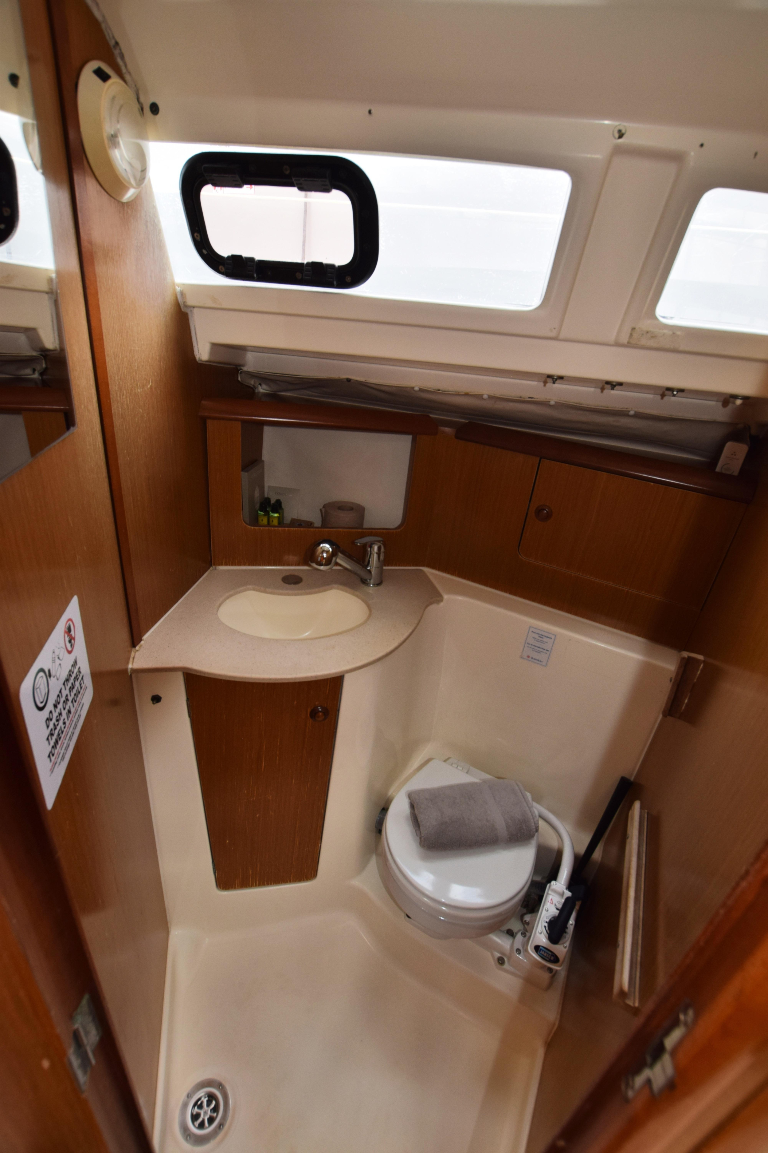 Sun Odyssey 32i — photo 6