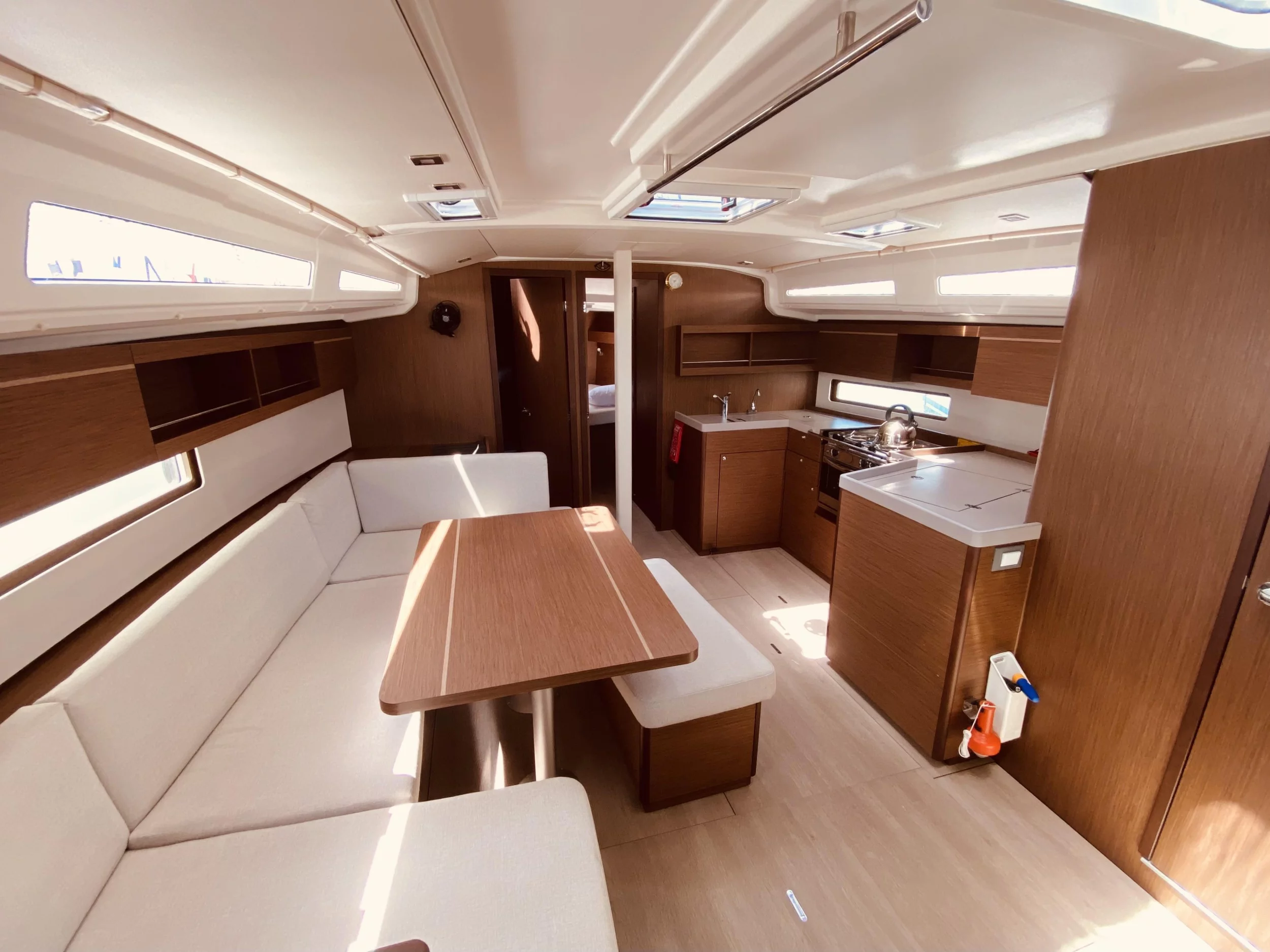 Oceanis 40.1 (Yello (Pax 10)) Interior image - 1