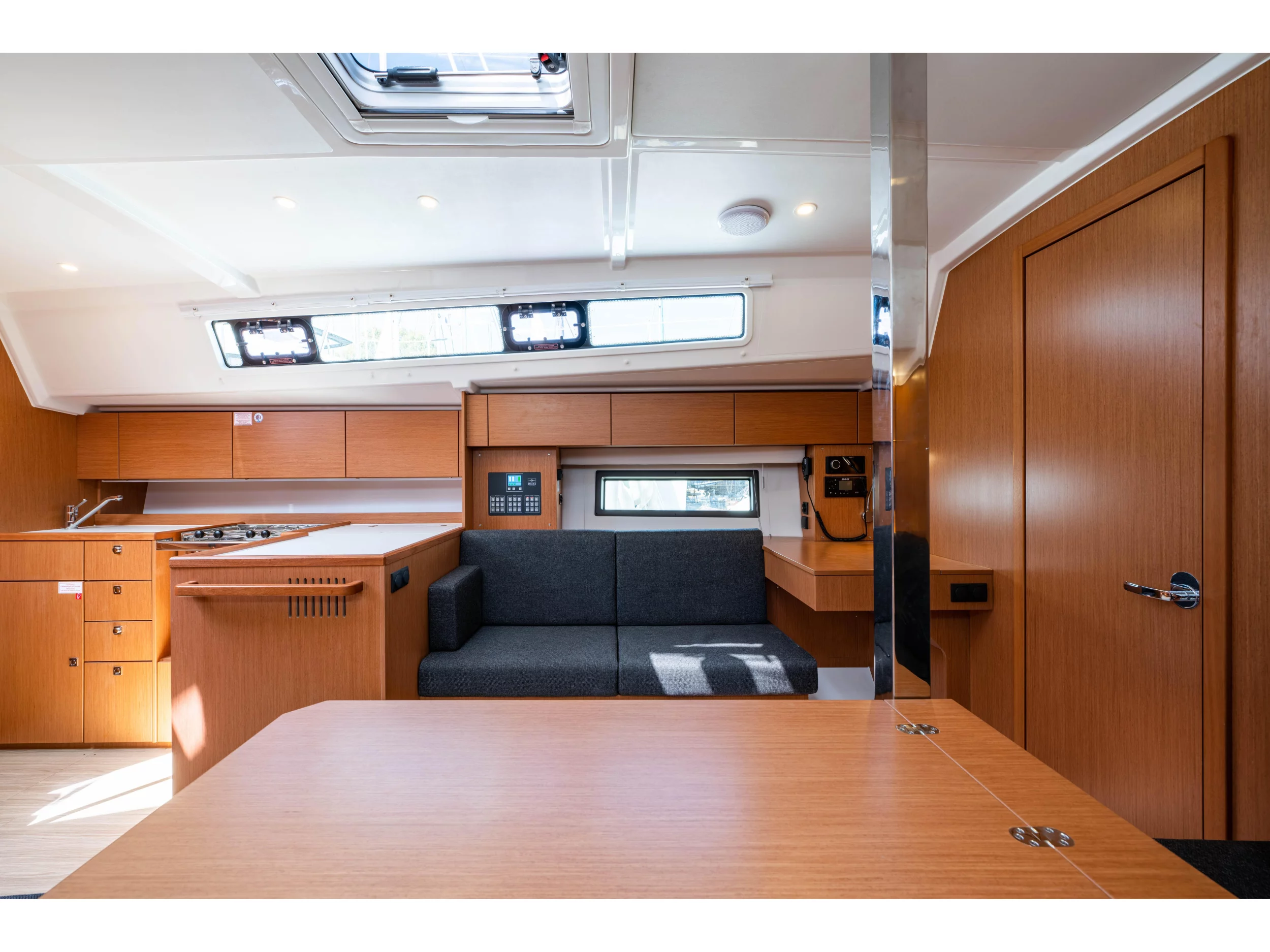 Bavaria C42 (Rosario) Interior image - 15